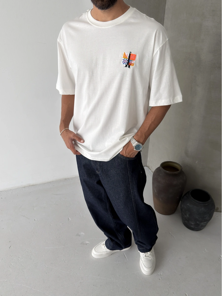 Beyaz Etnik Minimal Baskılı Oversize T-shirt