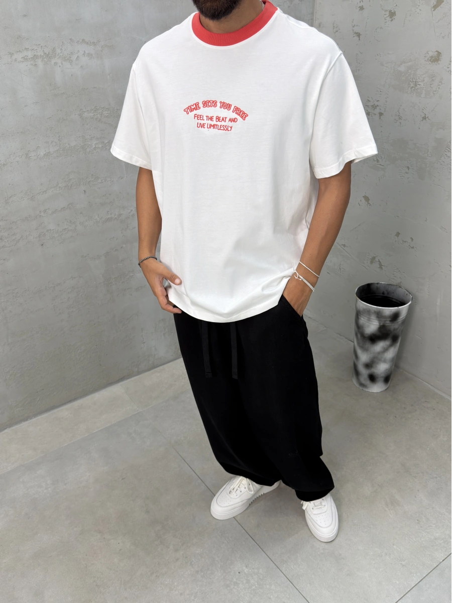 Turuncu Yaka Detay Free Oversize T-Shirt