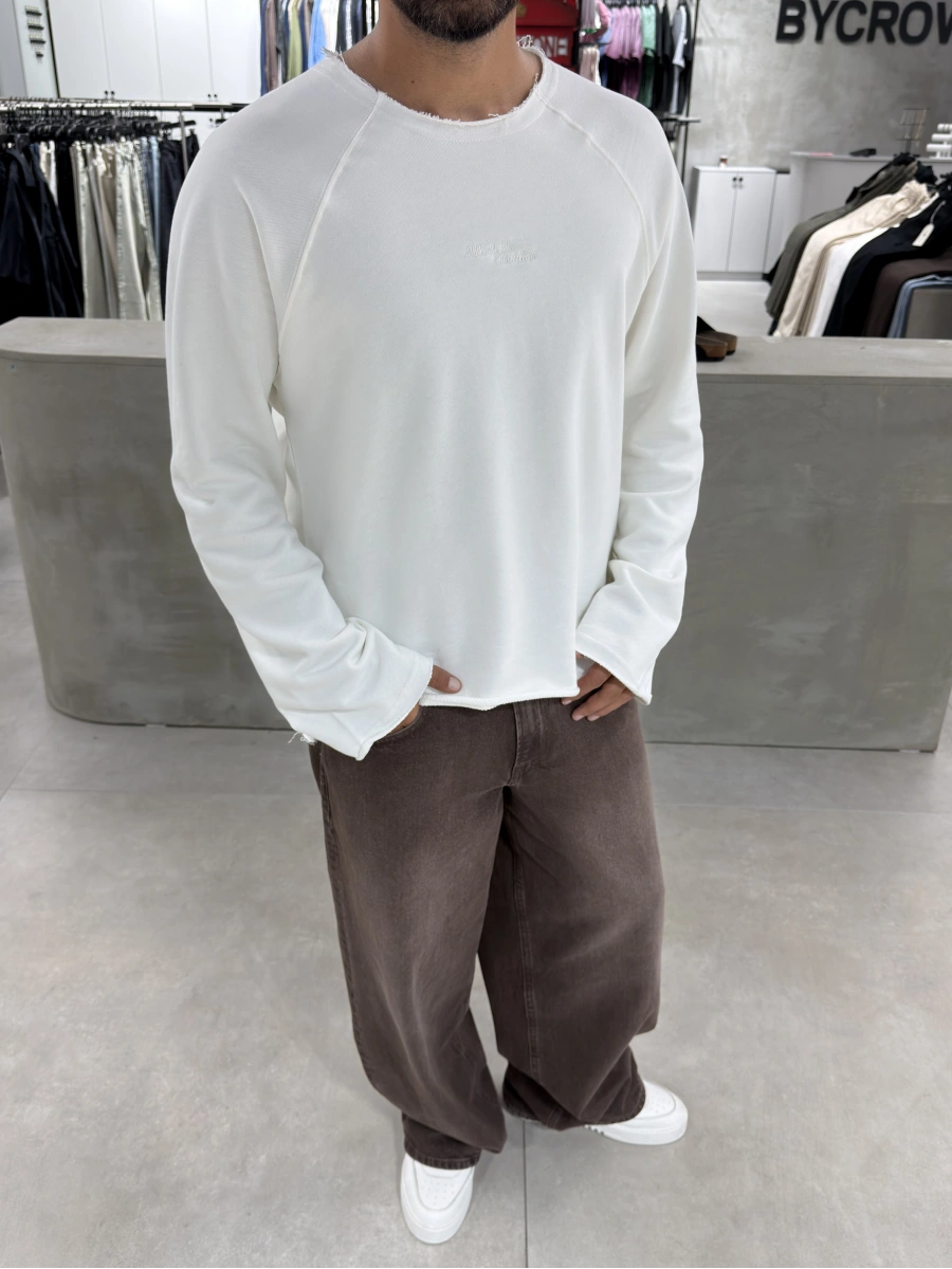 Beyaz Kesik Yaka Oversize Sweat