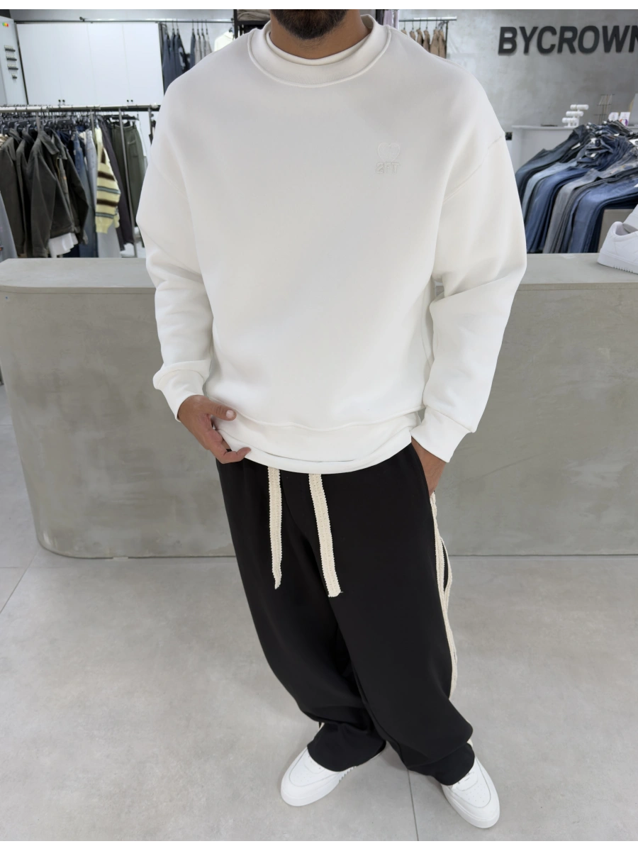Beyaz Minimal Baskı Bisiklet Yaka Sweat