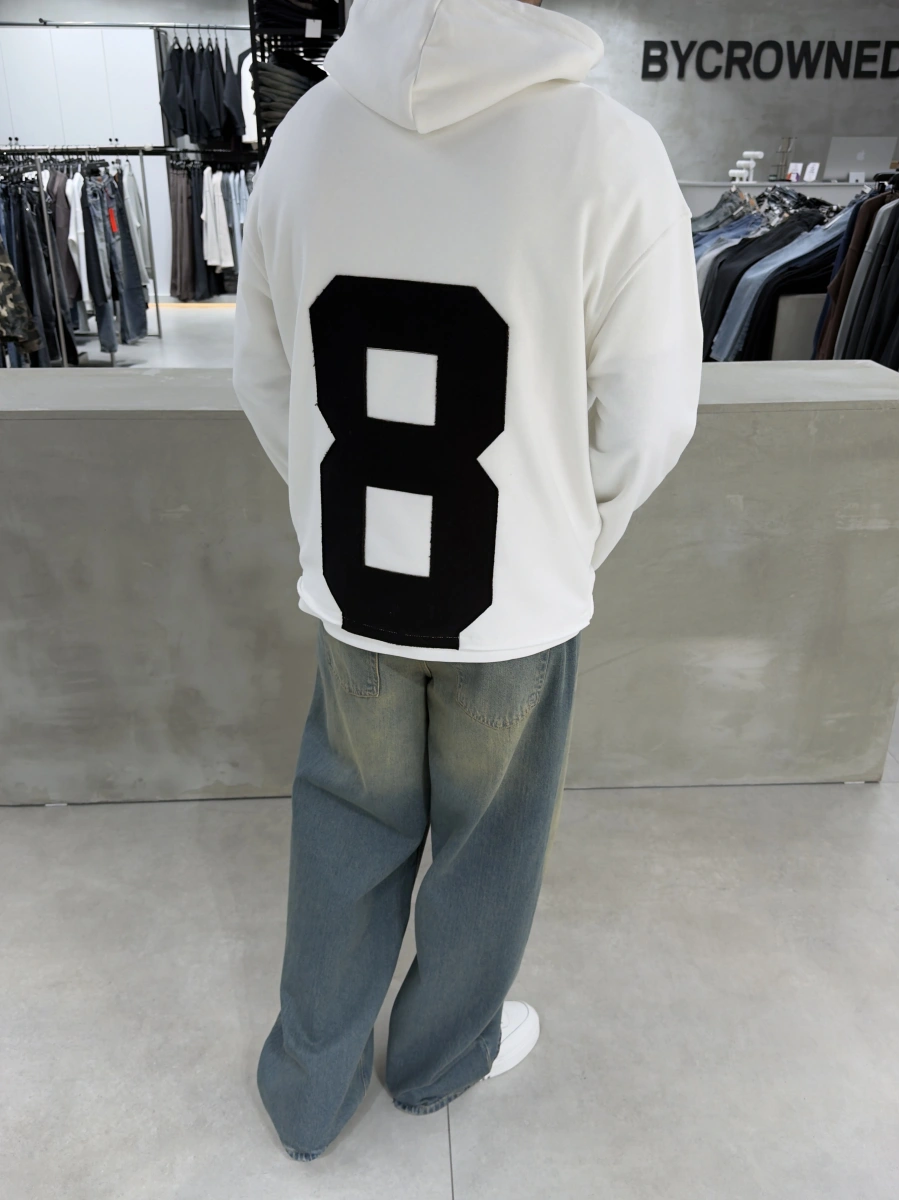 Beyaz 08 Sırt Baskılı Sweatshirt