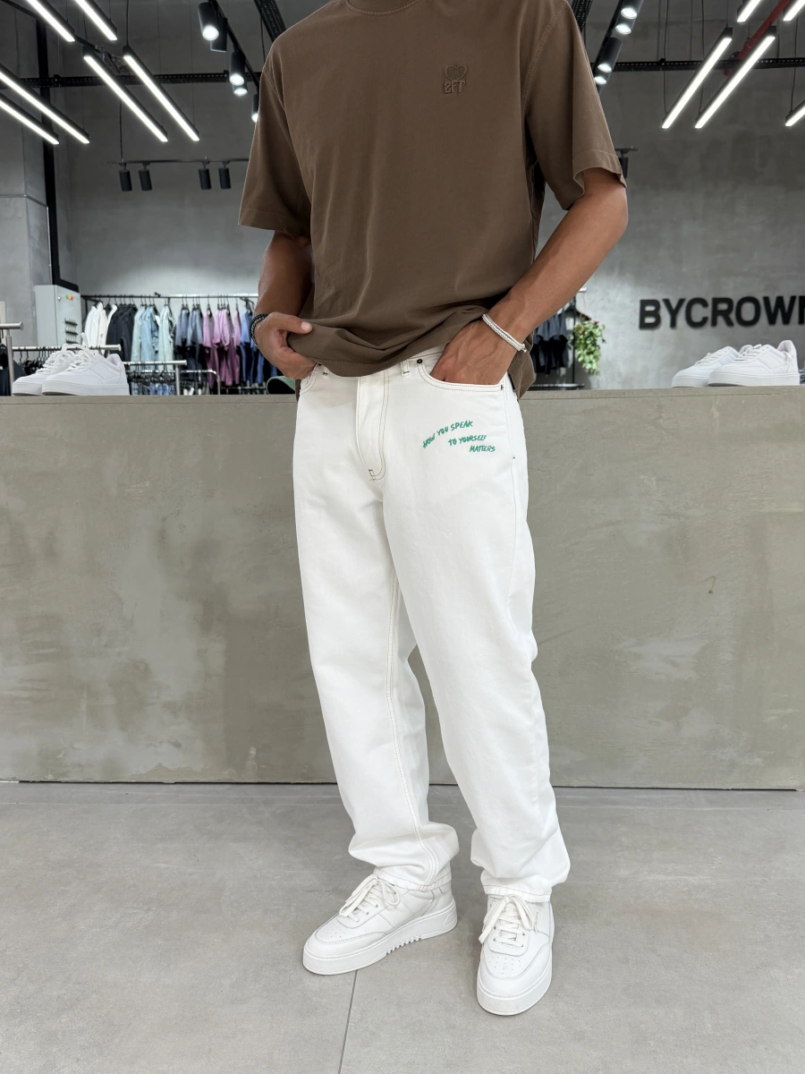 Beyaz Cebi Nakışlı Baggy Jean