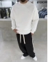 Beyaz Minimal Baskı Bisiklet Yaka Sweat