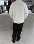 Beyaz Minimal Baskı Bisiklet Yaka Sweat