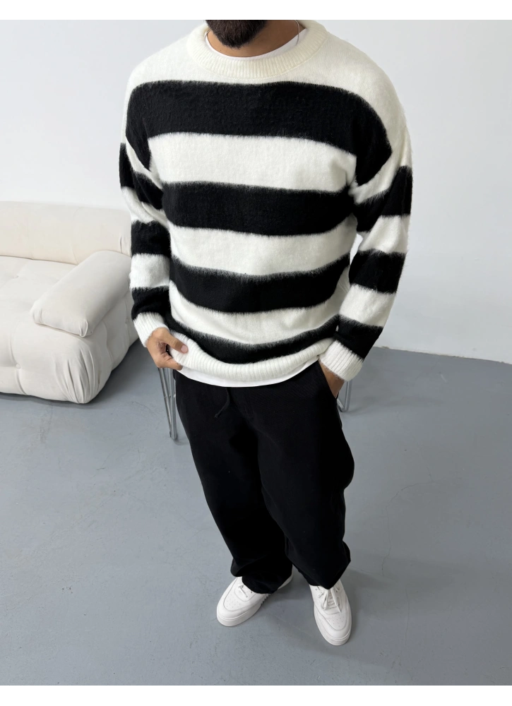 Siyah Çizgili Oversize Triko Kazak
