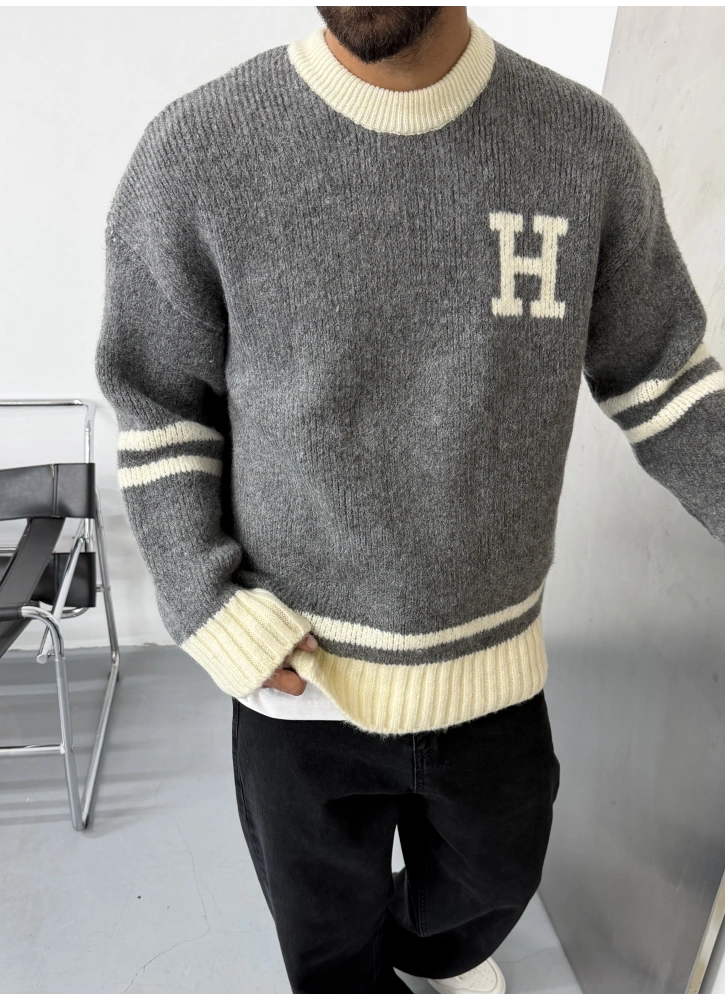 H Baskılı Gri Oversize Triko Kazak