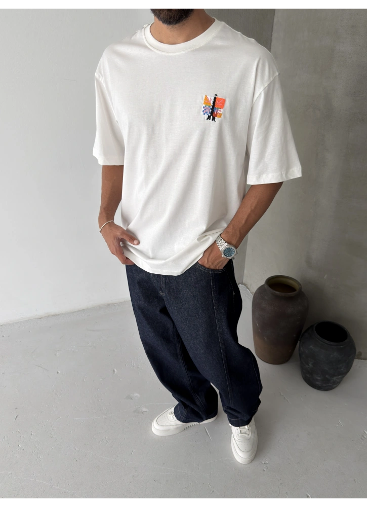 Beyaz Etnik Minimal Baskılı Oversize T-shirt