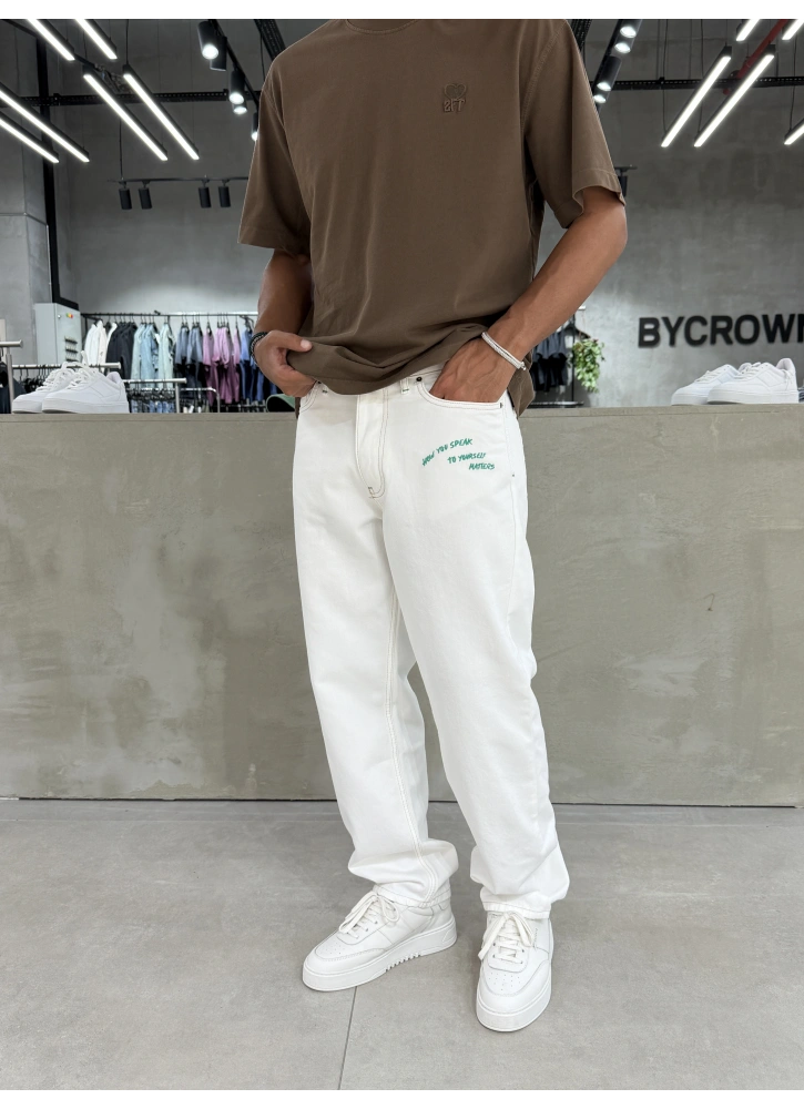 Beyaz Cebi Nakışlı Baggy Jean