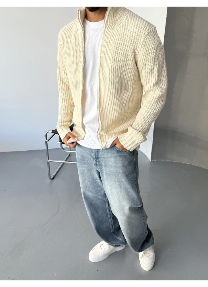 Krem Dik Yaka Fermuarlı Triko