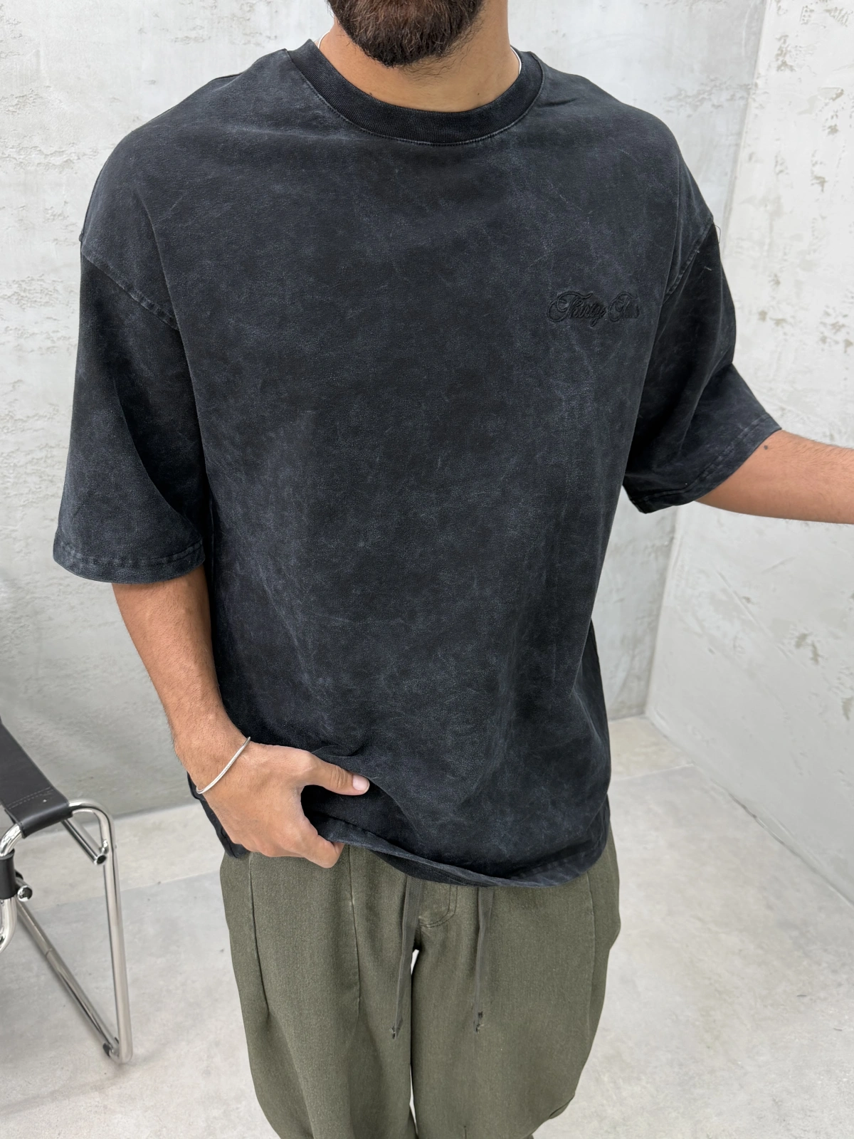 Siyah Yıkamalı 33 İşlemeli Oversize T-Shirt