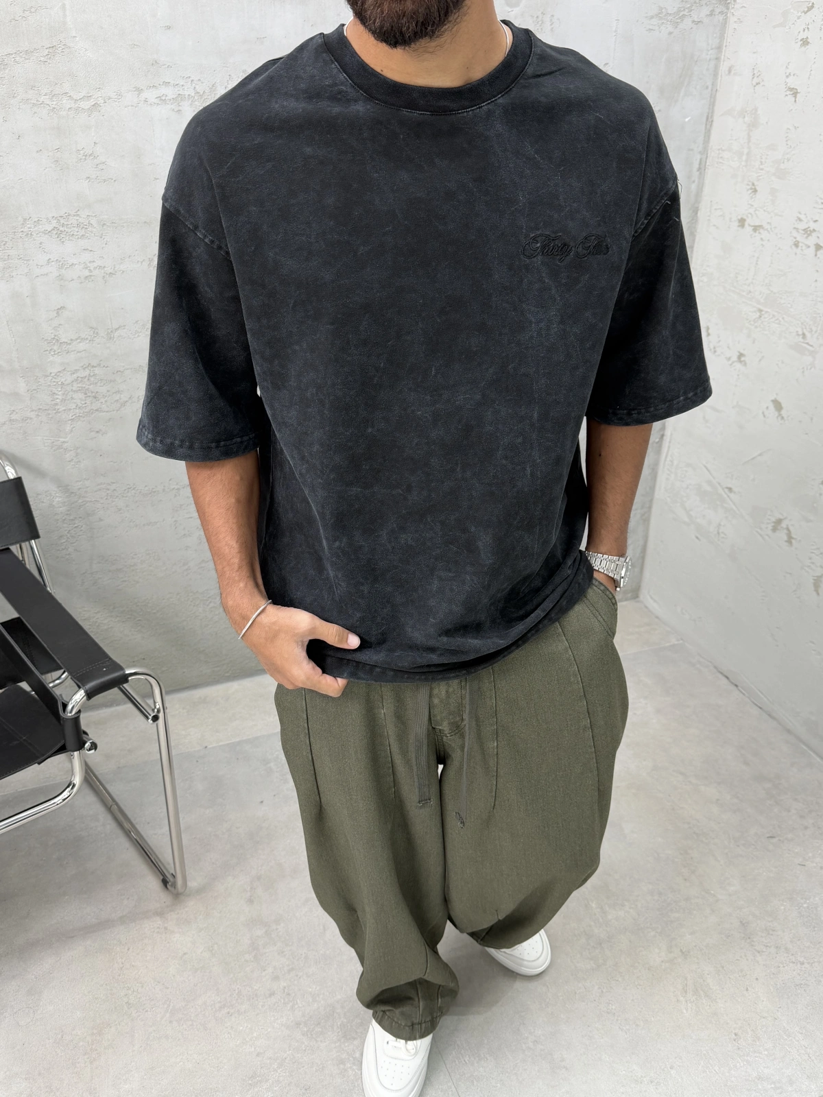 Siyah Yıkamalı 33 İşlemeli Oversize T-Shirt