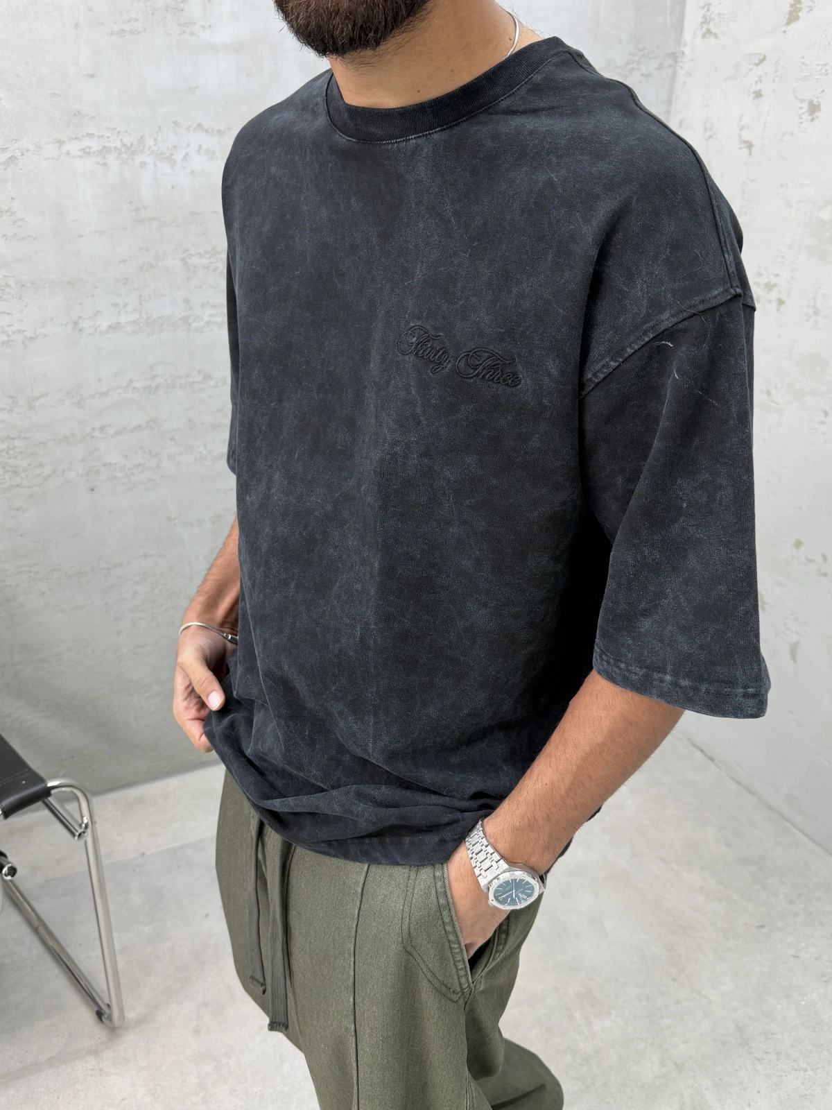 Siyah Yıkamalı 33 İşlemeli Oversize T-Shirt