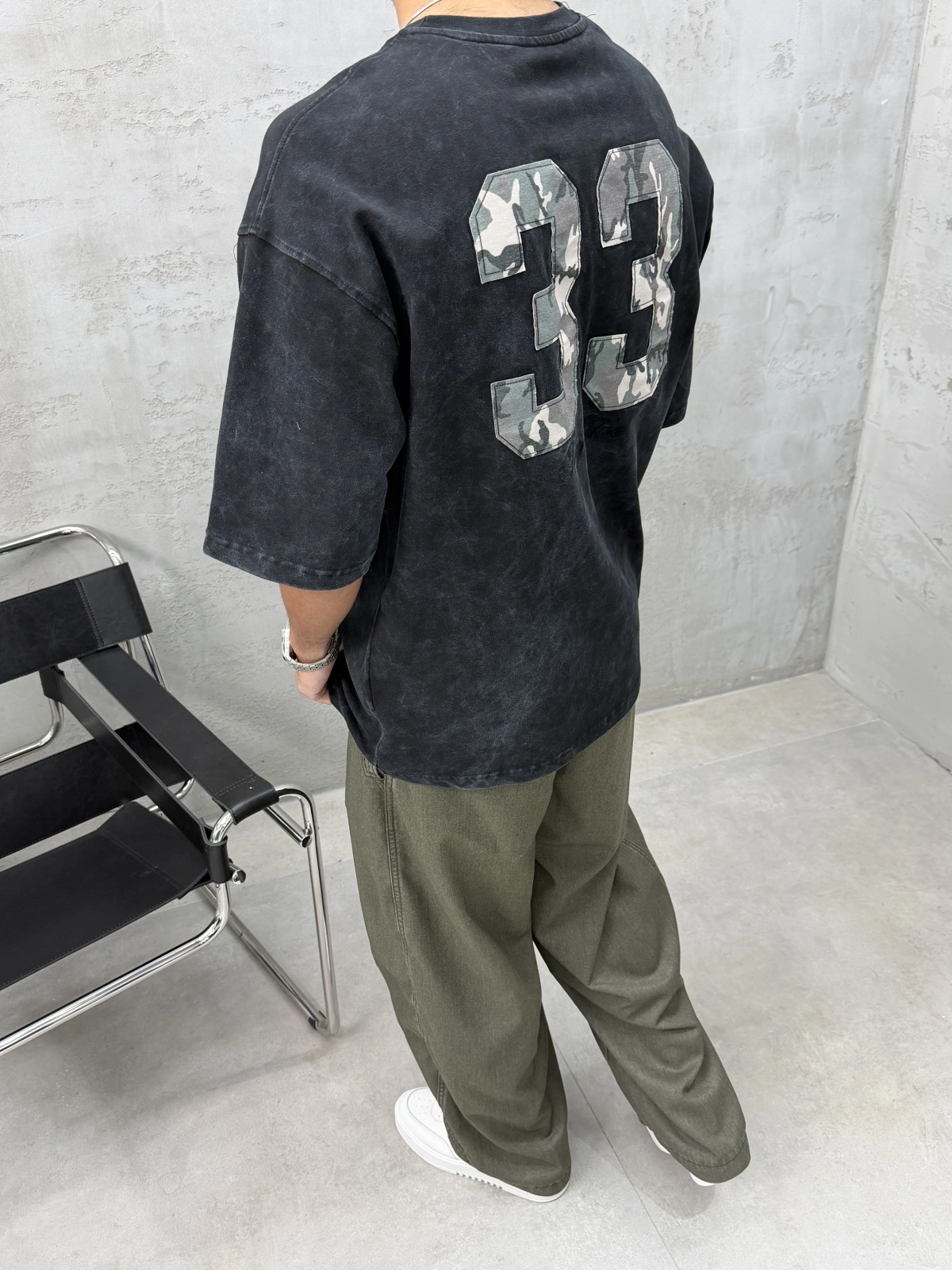 Siyah Yıkamalı 33 İşlemeli Oversize T-Shirt