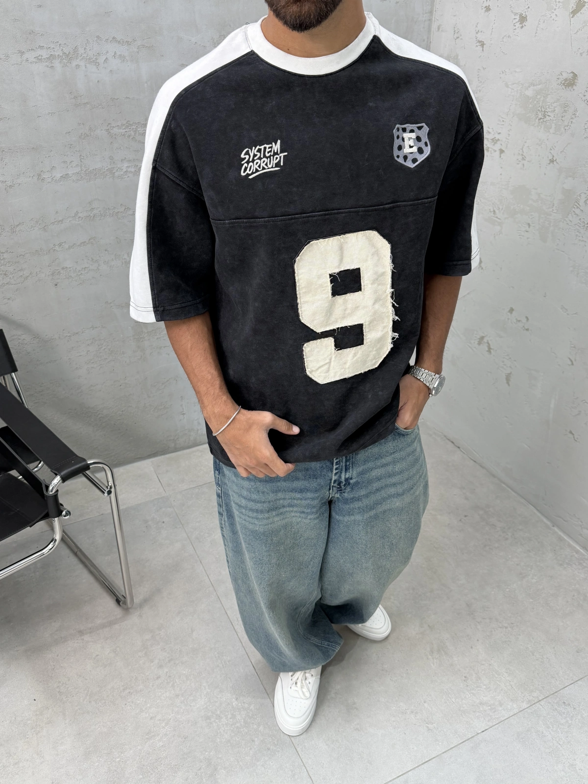 Siyah 9 İşlemeli Yıkamalı Oversize T-Shirt