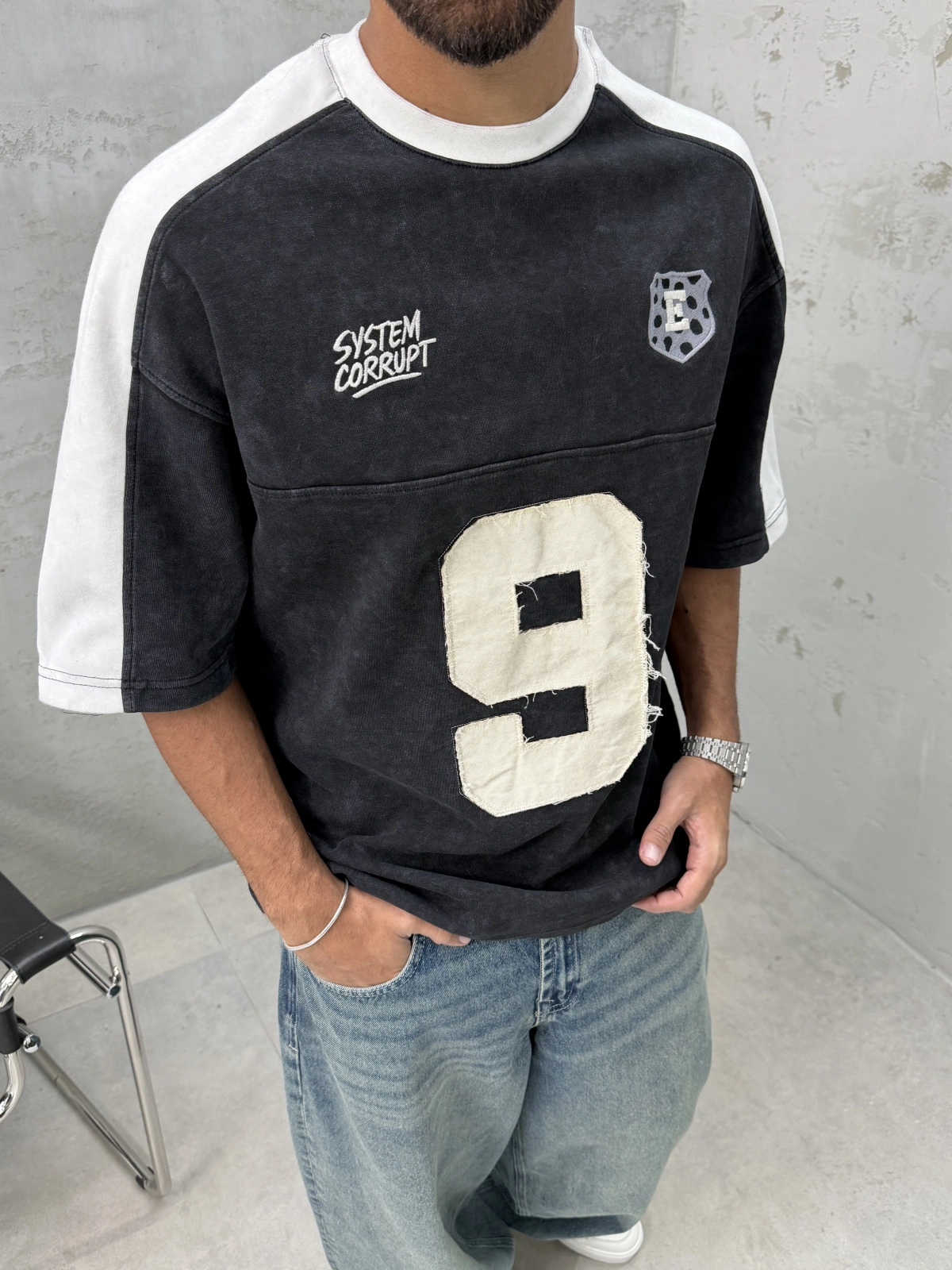 Siyah 9 İşlemeli Yıkamalı Oversize T-Shirt