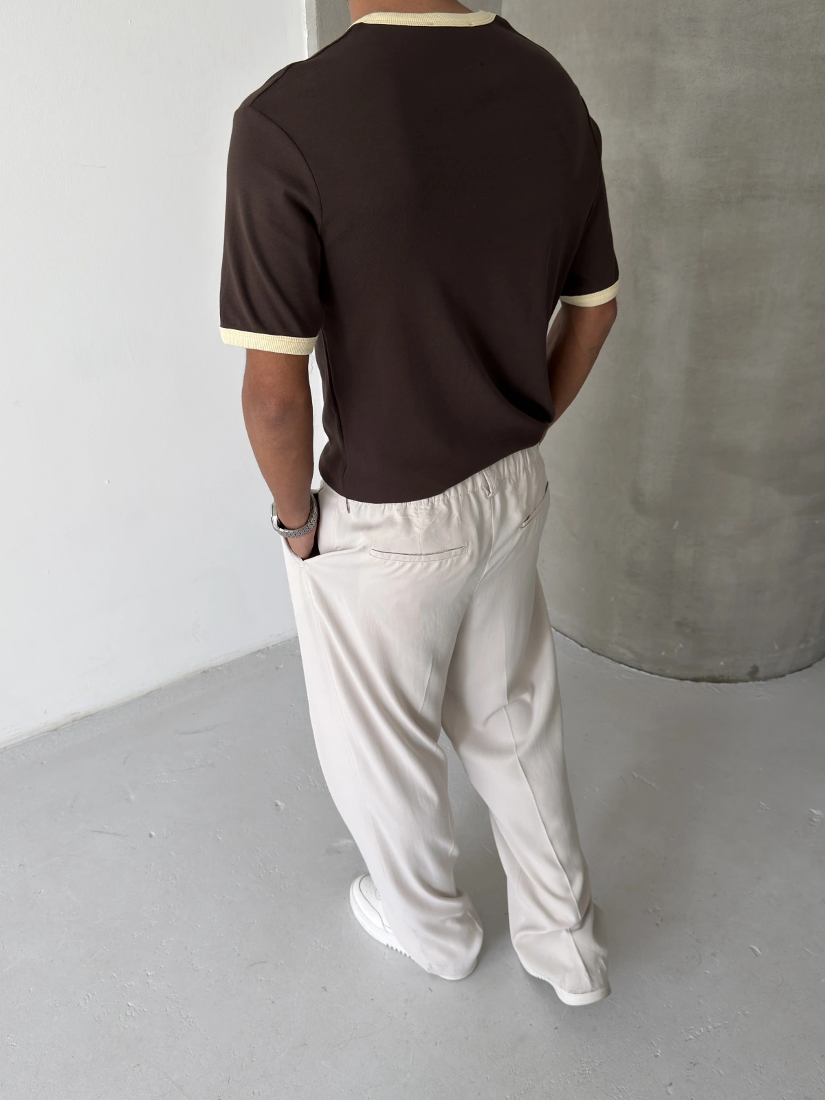 Kahve Yaka Detay Basic T-Shirt