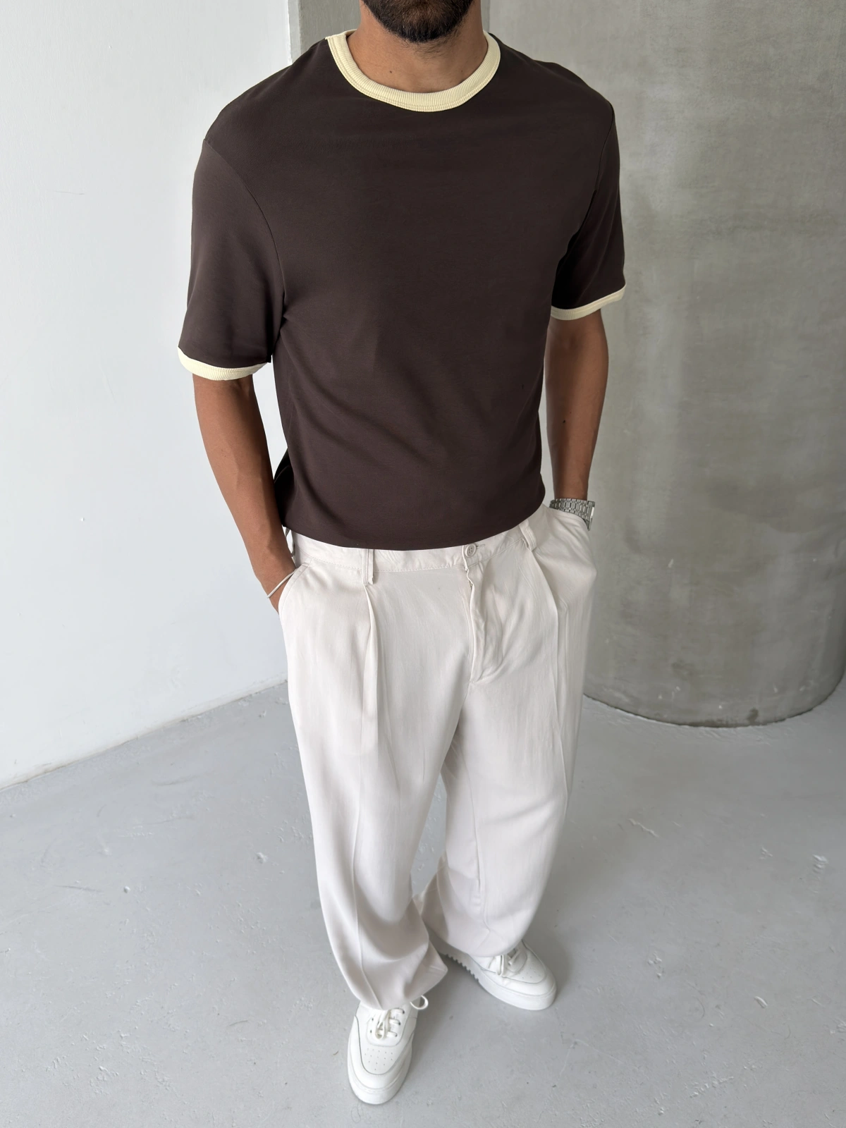Kahve Yaka Detay Basic T-Shirt