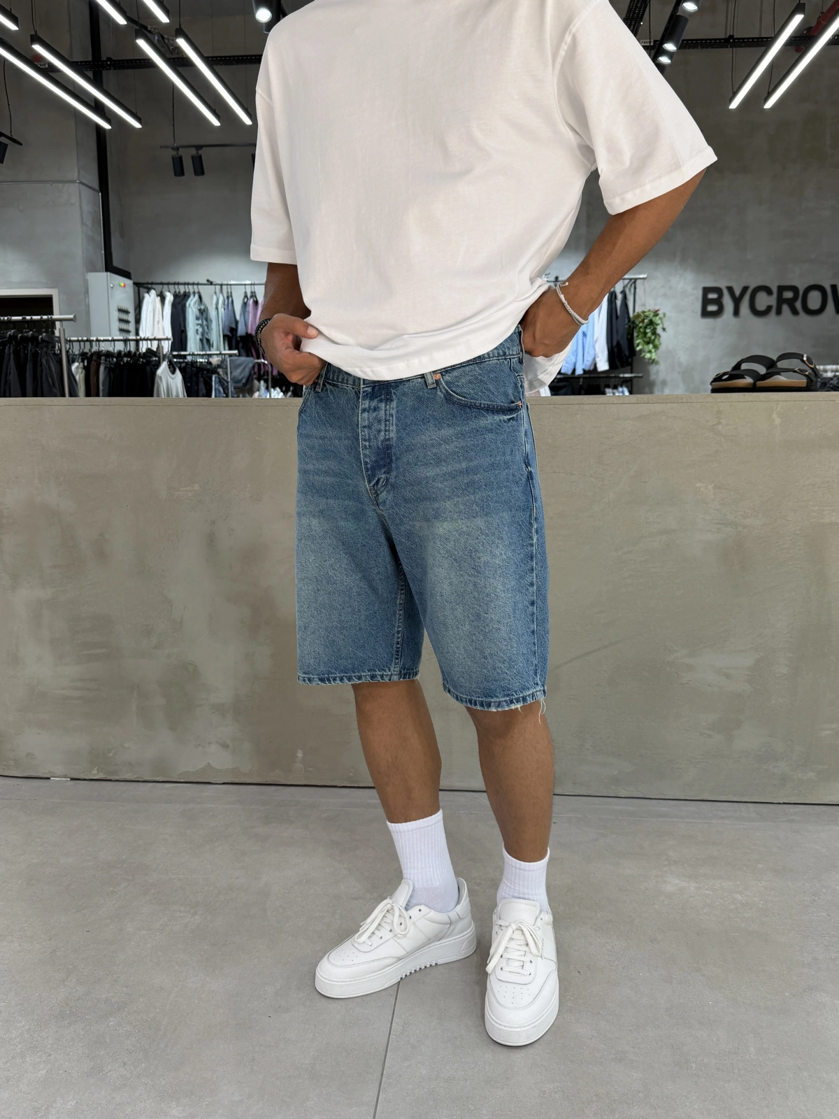 Mavi Yıkamalı Denim Şort