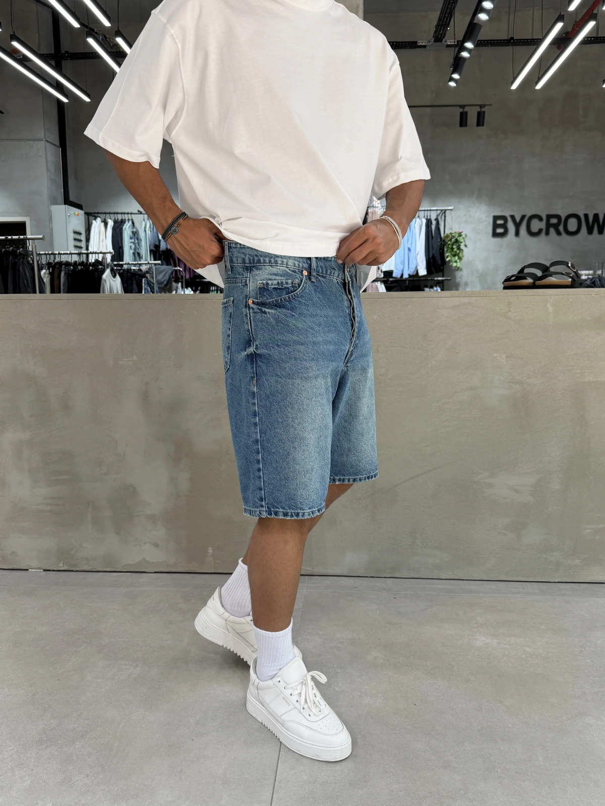 Mavi Yıkamalı Denim Şort
