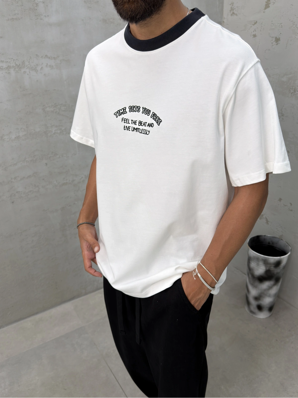 Siyah Yaka Detay Free Oversize T-Shirt