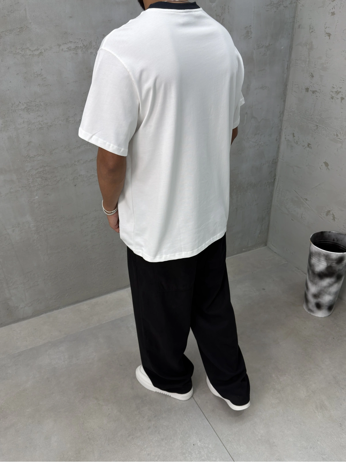 Siyah Yaka Detay Free Oversize T-Shirt