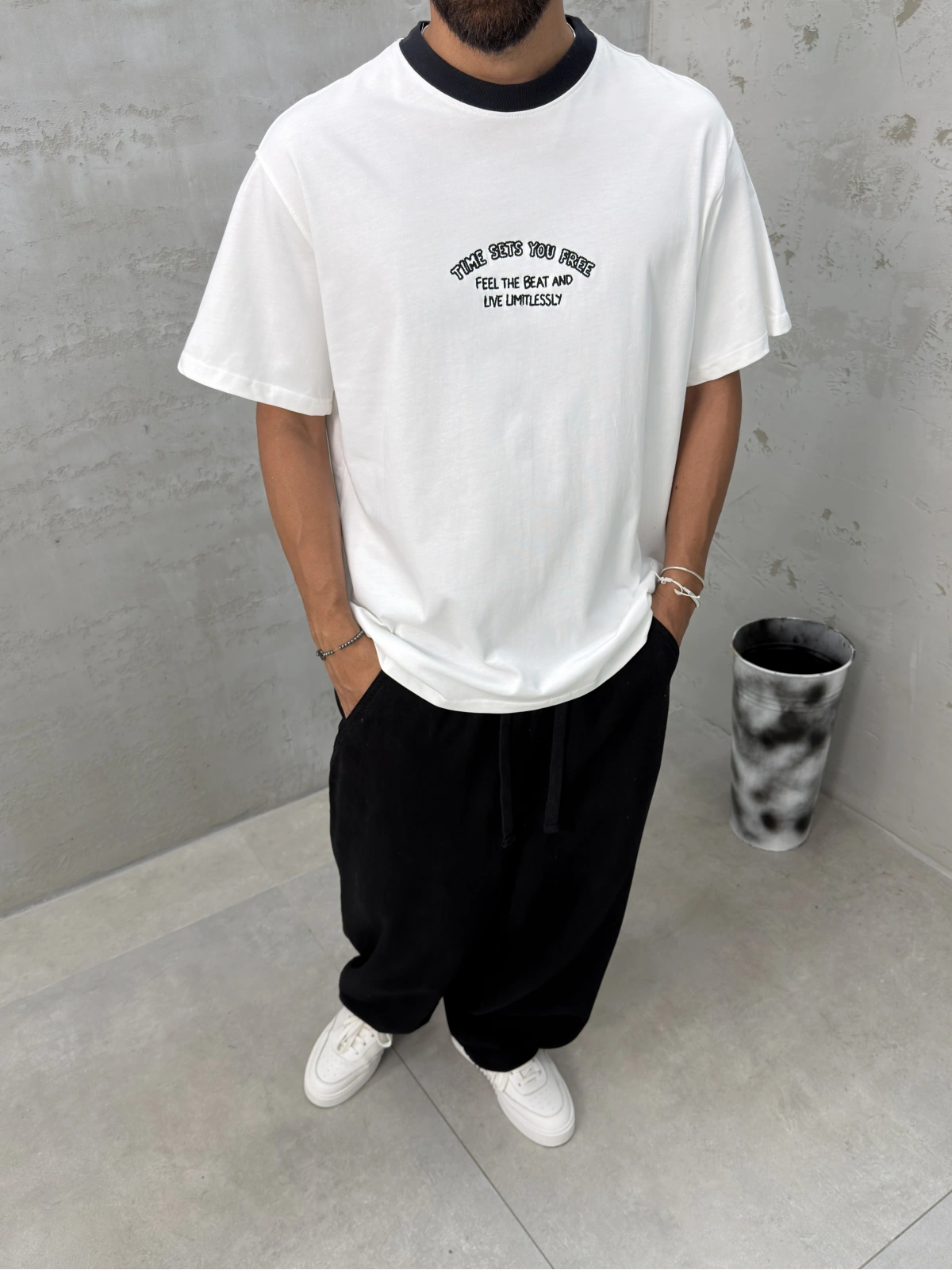 Siyah Yaka Detay Free Oversize T-Shirt