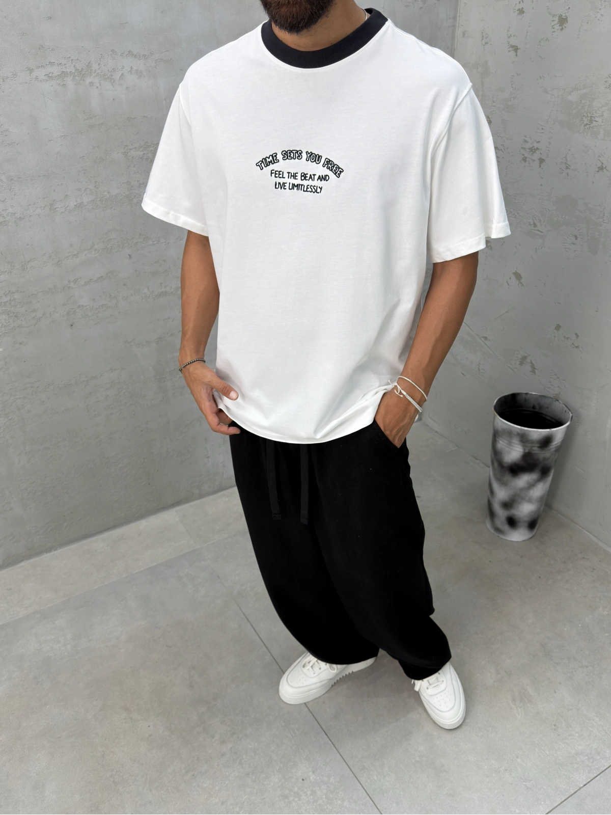 Siyah Yaka Detay Free Oversize T-Shirt