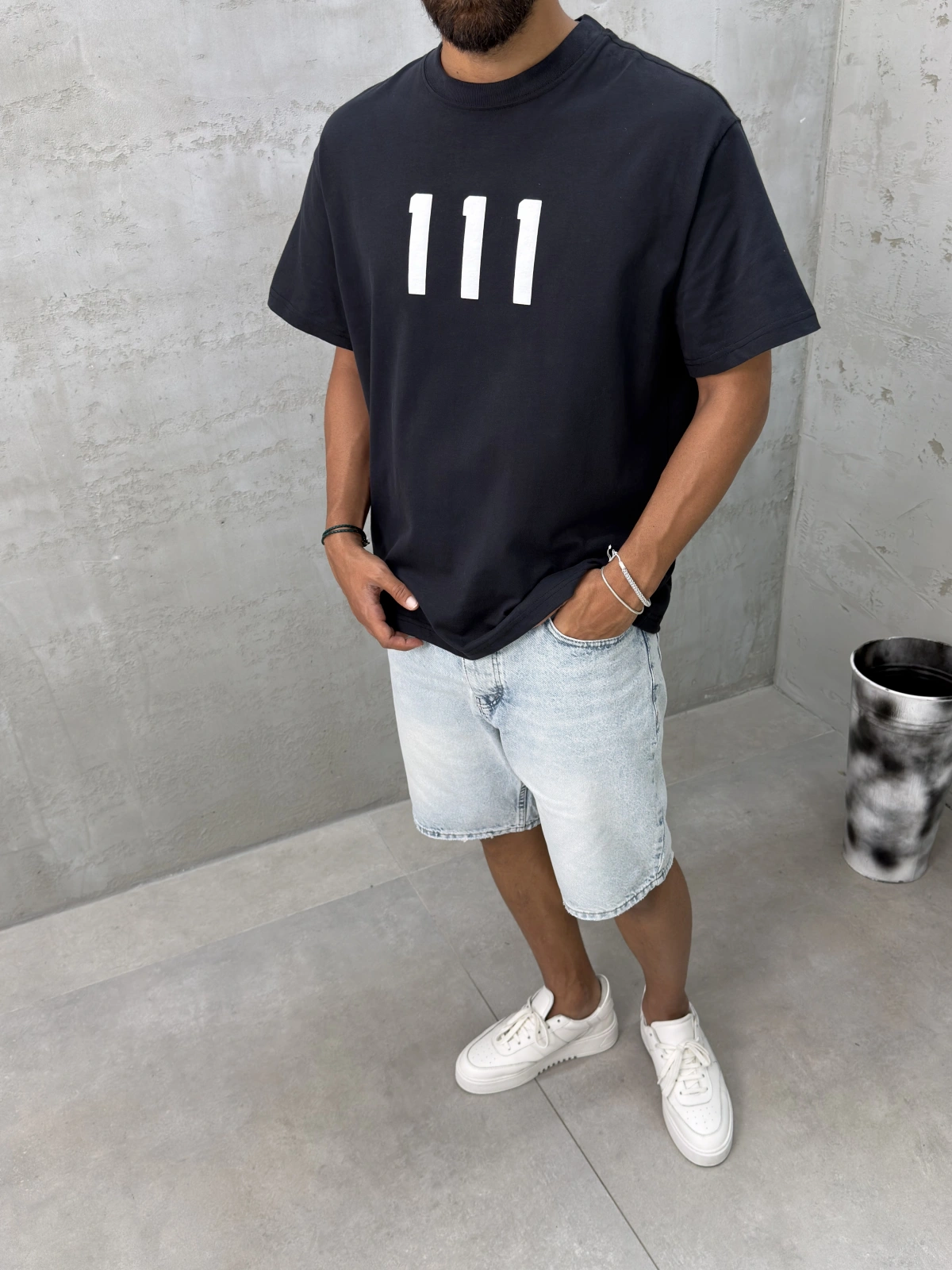 111 Siyah Baskılı Oversize T-Shirt