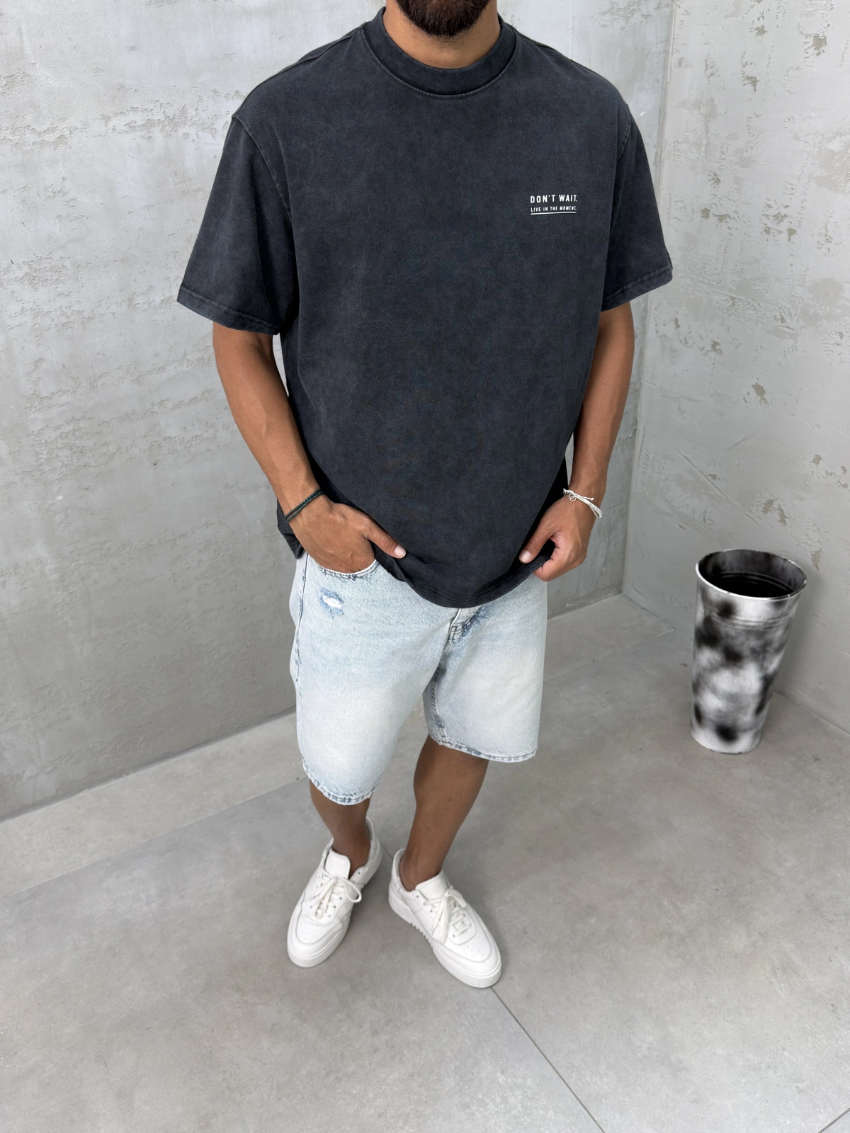 Siyah Yıkamalı Wait Baskılı Oversize T-Shirt
