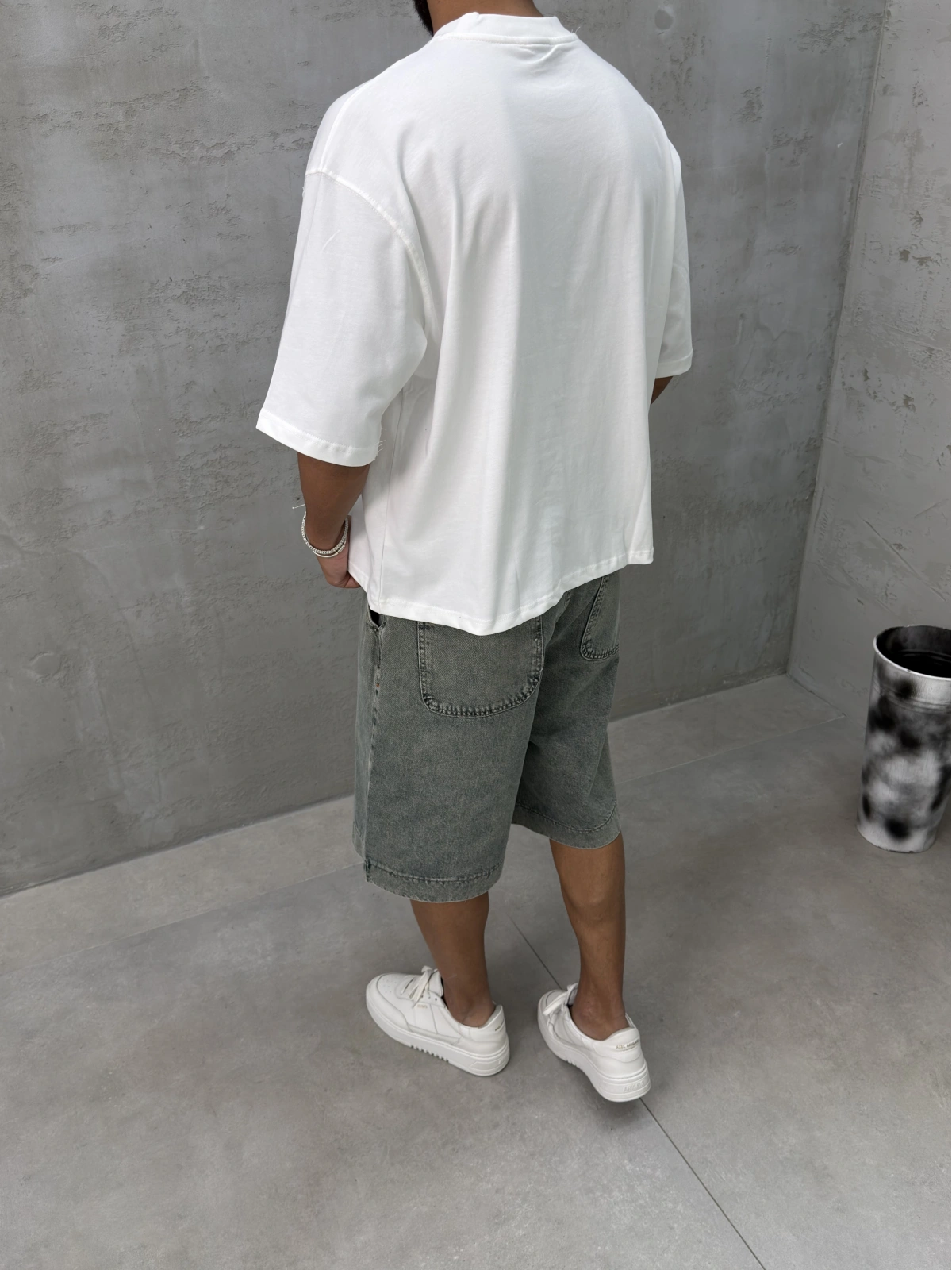 Beyaz Minimal Baskı Boxy T-Shirt
