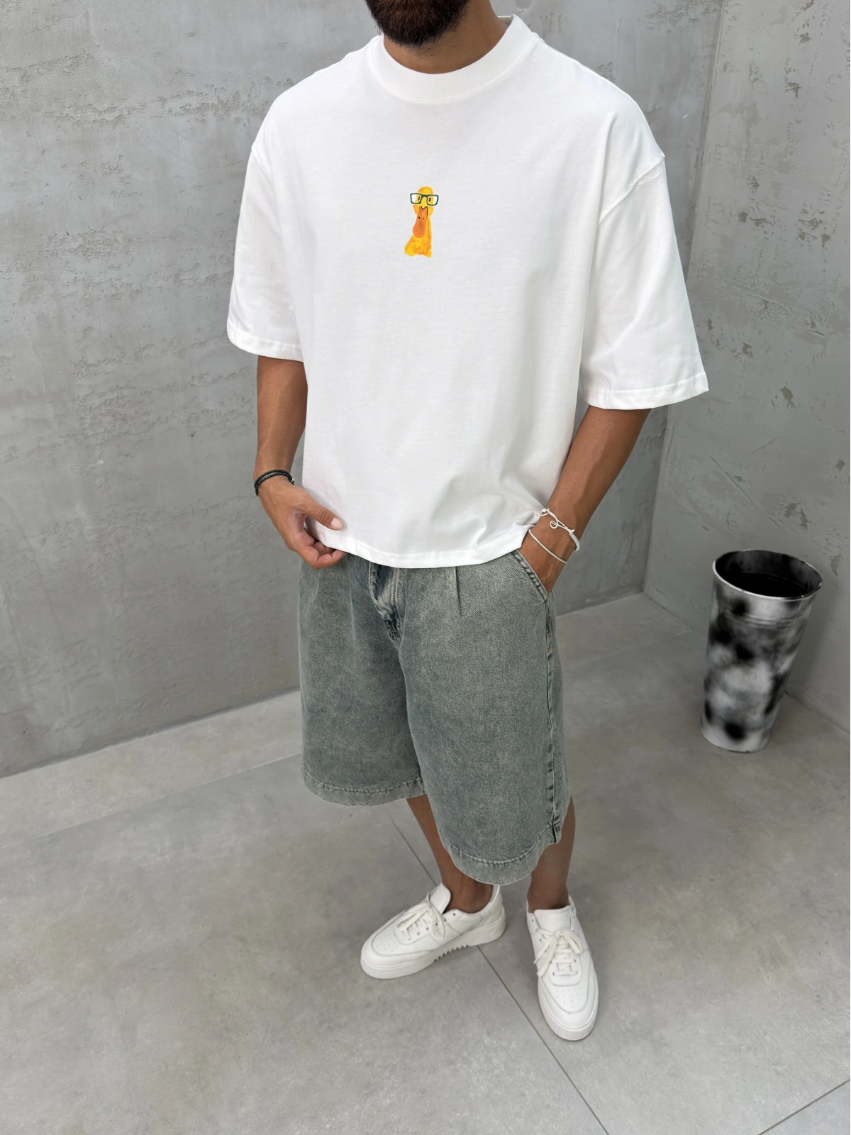 Beyaz Minimal Baskı Boxy T-Shirt