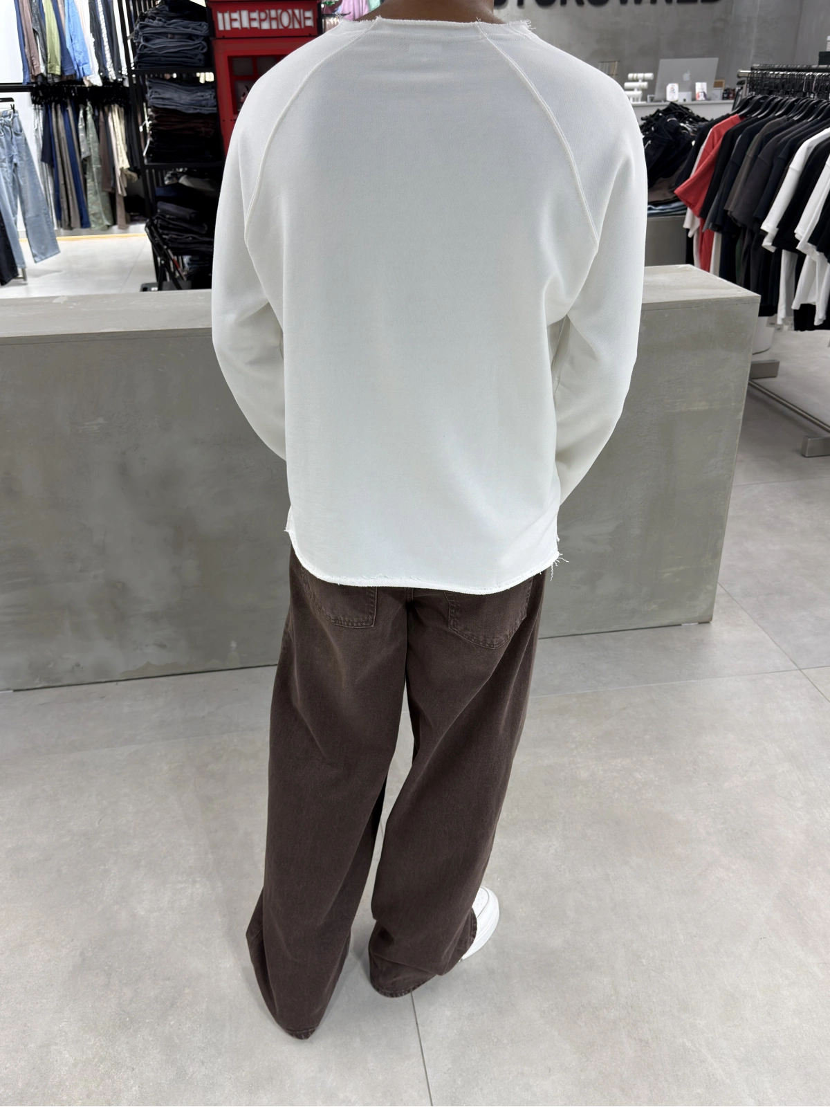 Beyaz Kesik Yaka Oversize Sweat