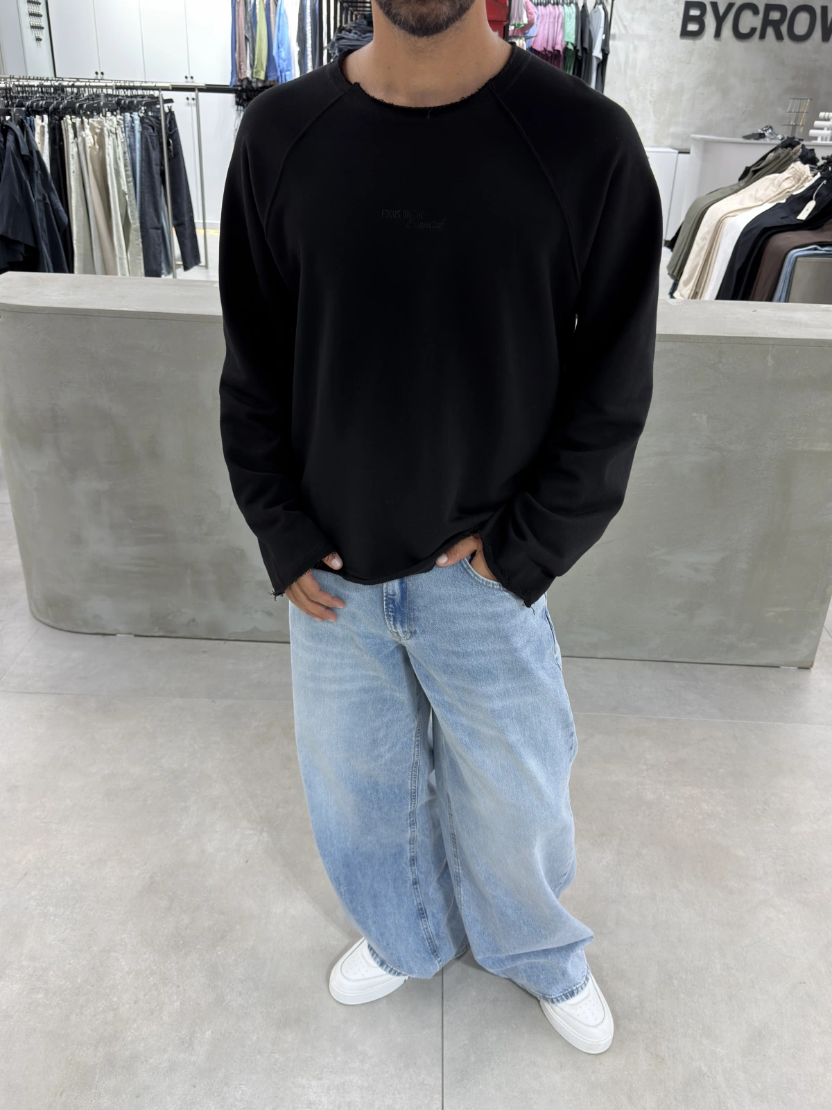 Siyah Kesik Yaka Oversize Sweat