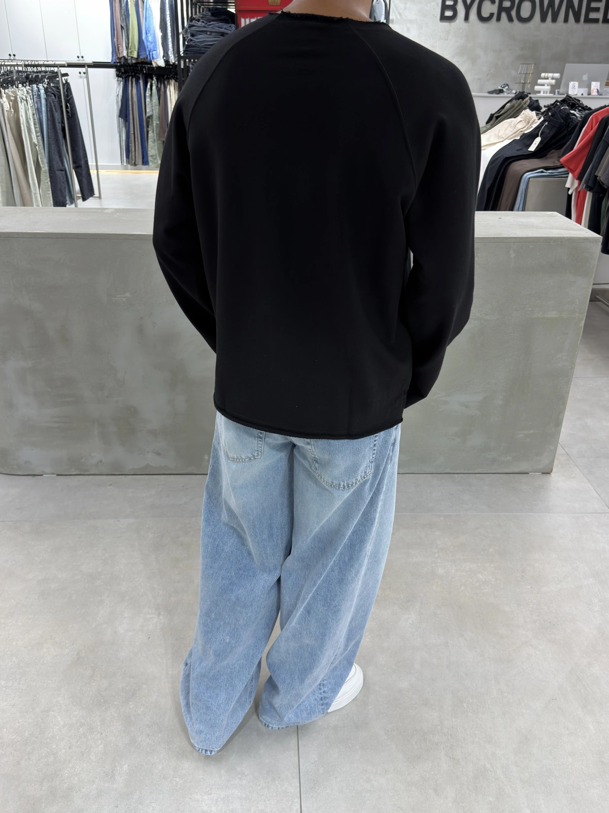 Siyah Kesik Yaka Oversize Sweat