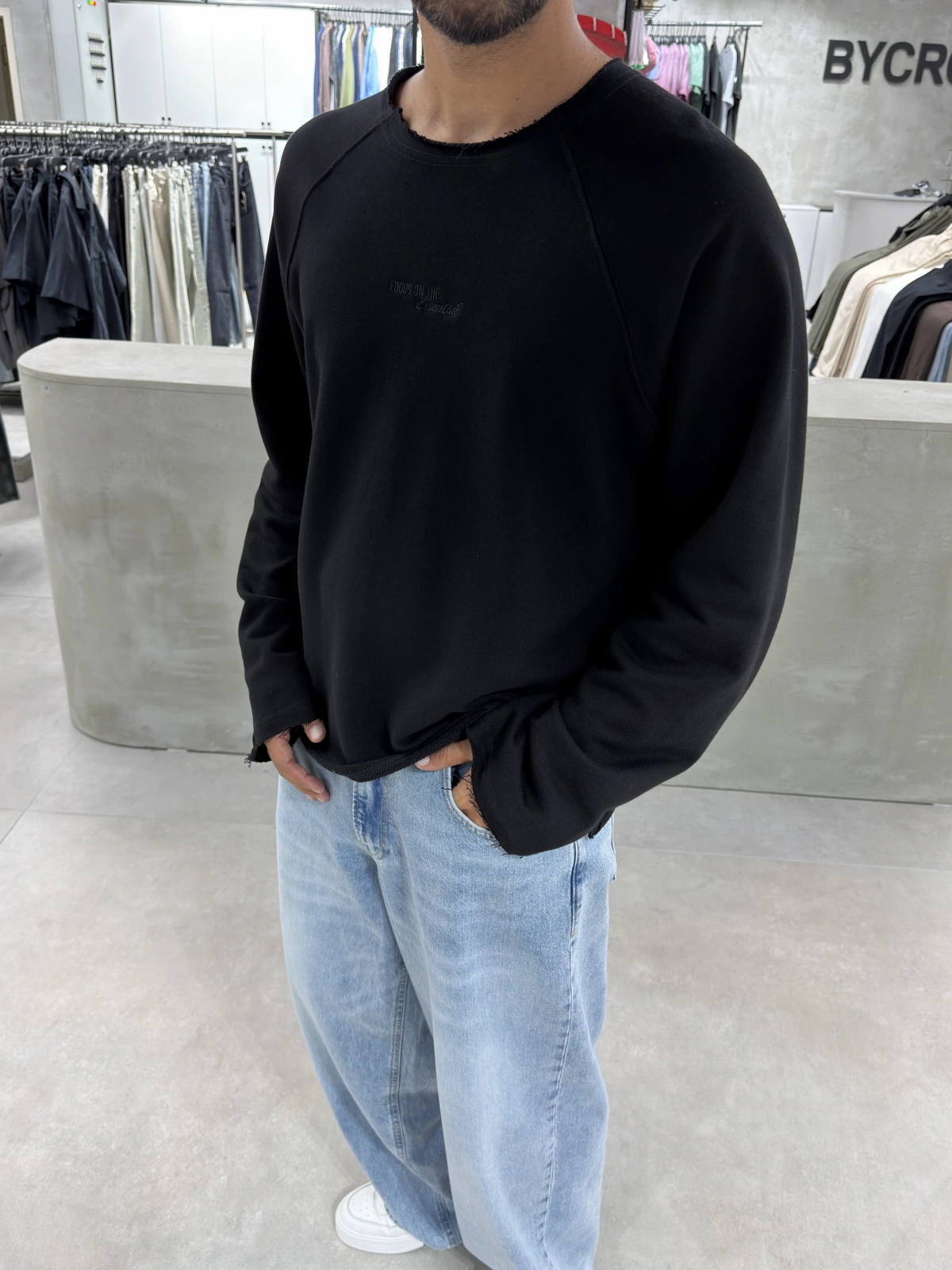 Siyah Kesik Yaka Oversize Sweat