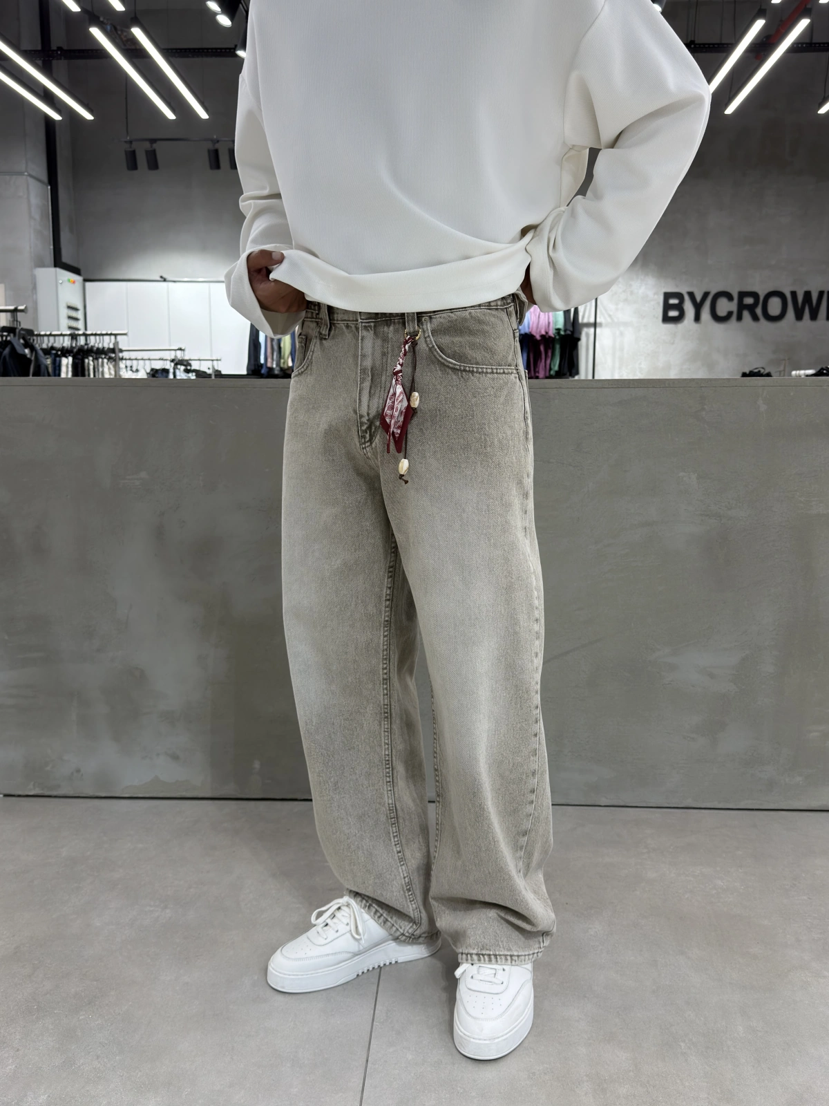 Bej Yıkamalı Aksesuar Detaylı Baggy Jean