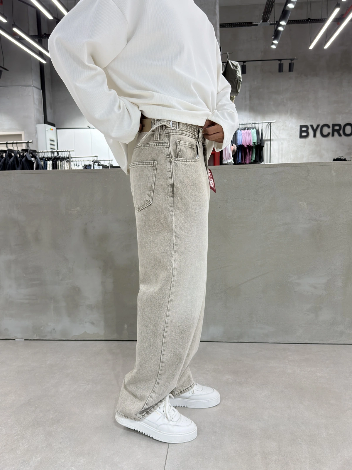 Bej Yıkamalı Aksesuar Detaylı Baggy Jean