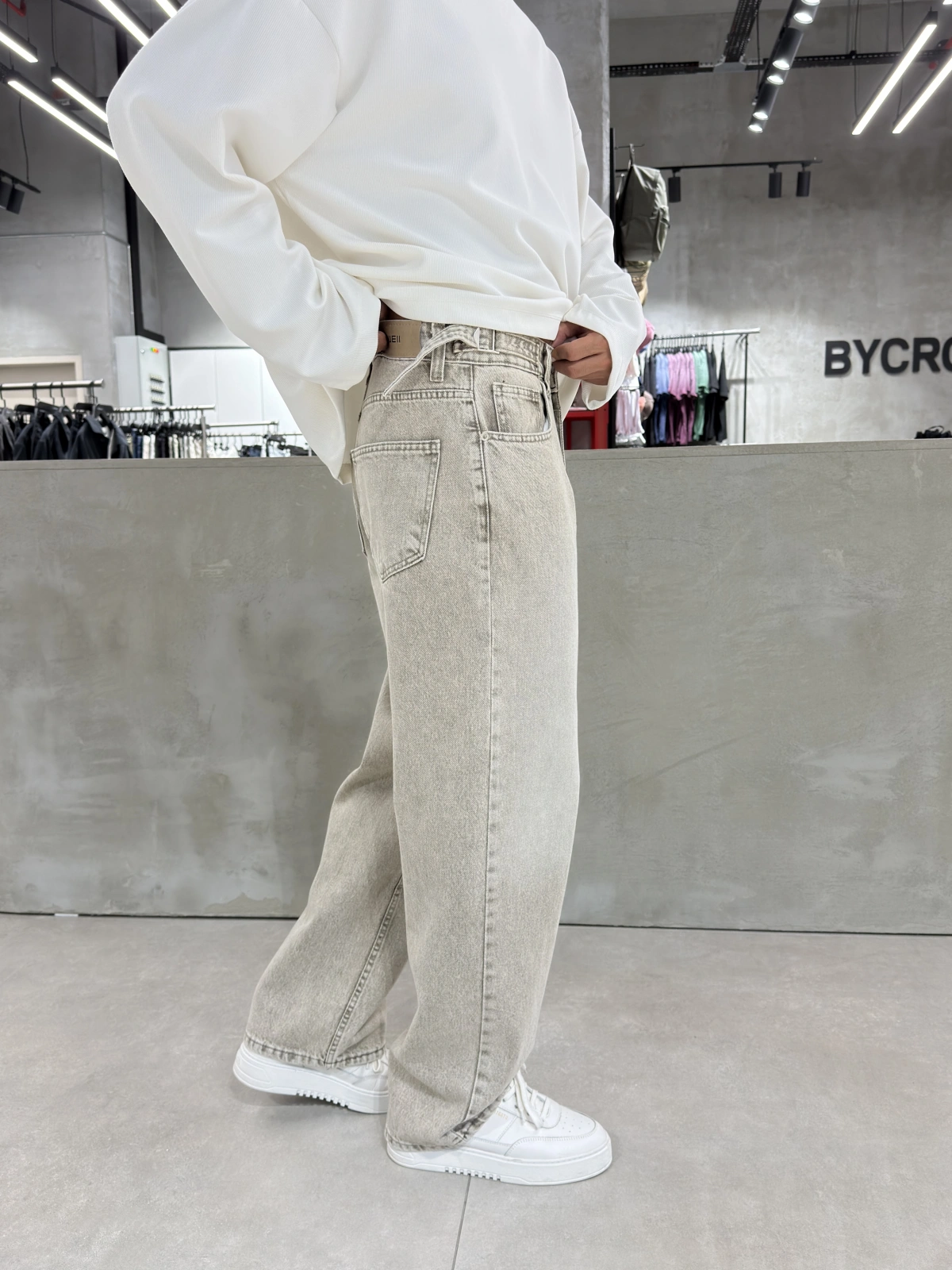 Bej Yıkamalı Aksesuar Detaylı Baggy Jean