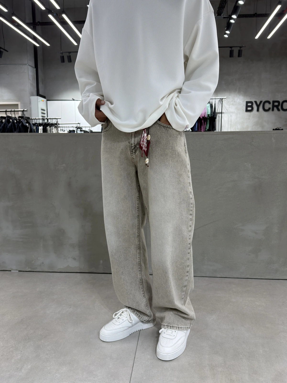 Bej Yıkamalı Aksesuar Detaylı Baggy Jean