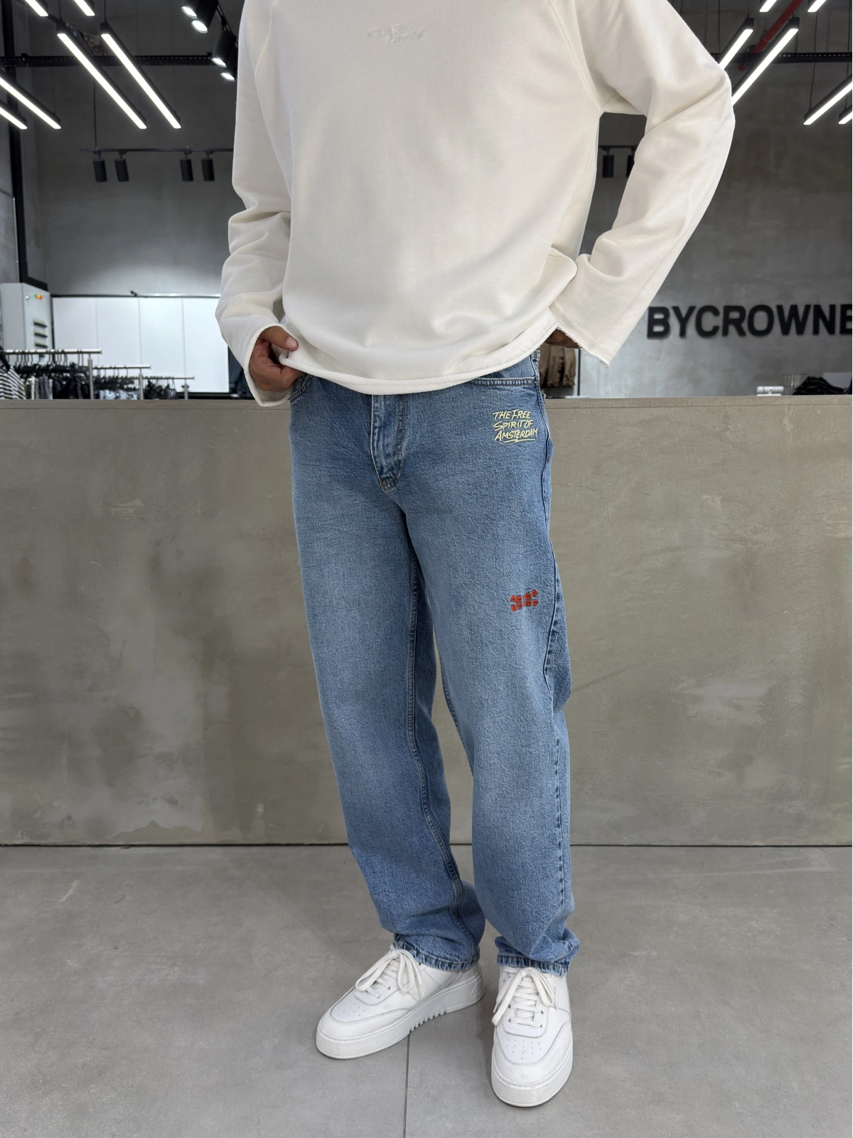 Mavi Cebi Nakışlı Baggy Jean