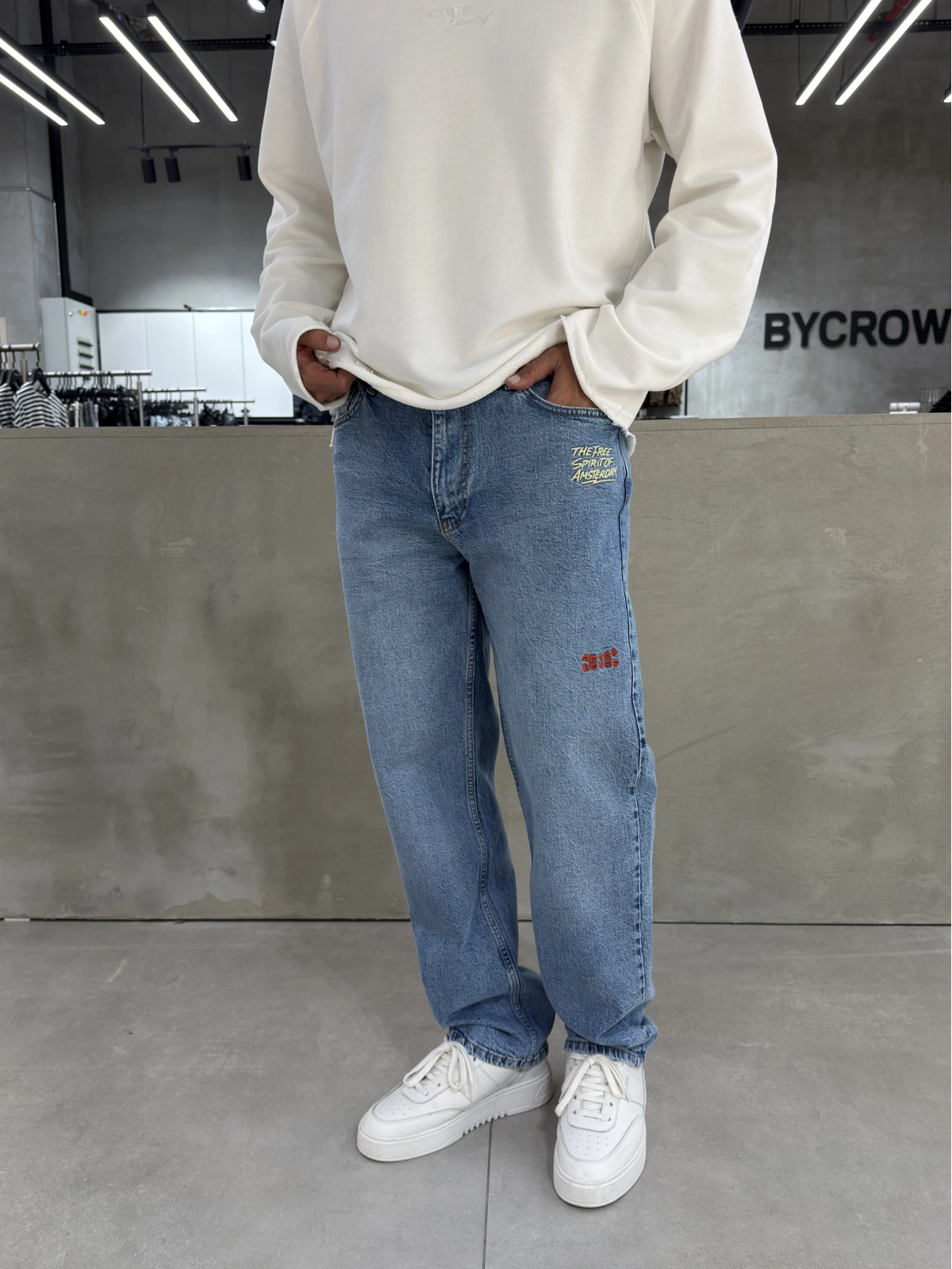 Mavi Cebi Nakışlı Baggy Jean