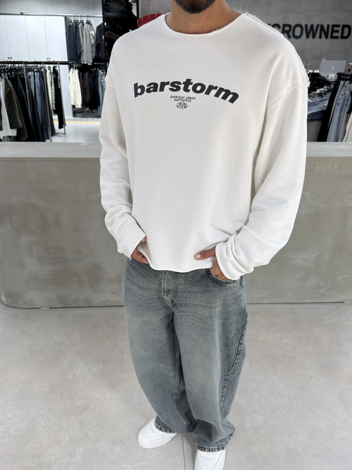 Beyaz Barstorm Kesik Yaka Oversize Sweat