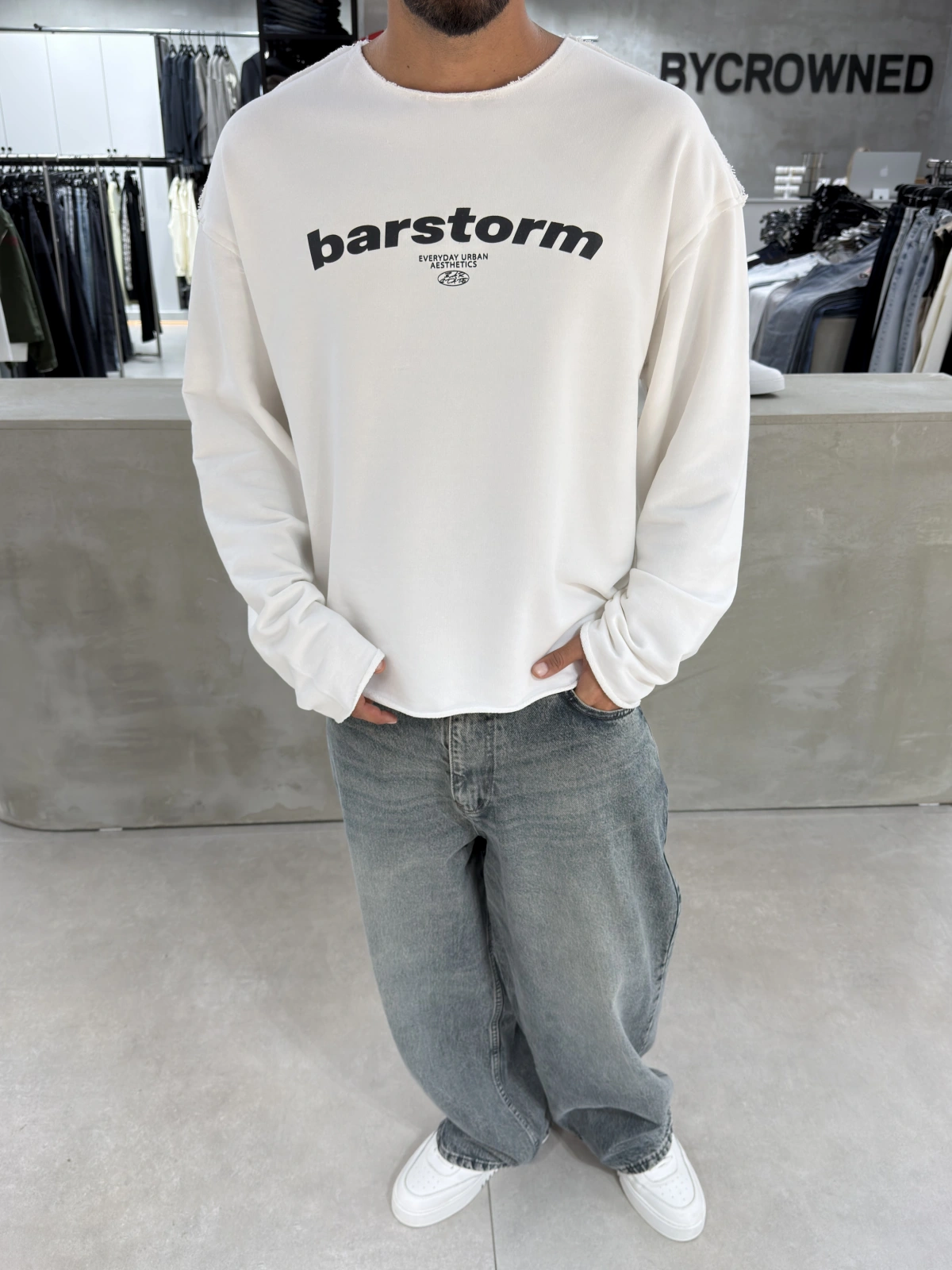 Beyaz Barstorm Kesik Yaka Oversize Sweat