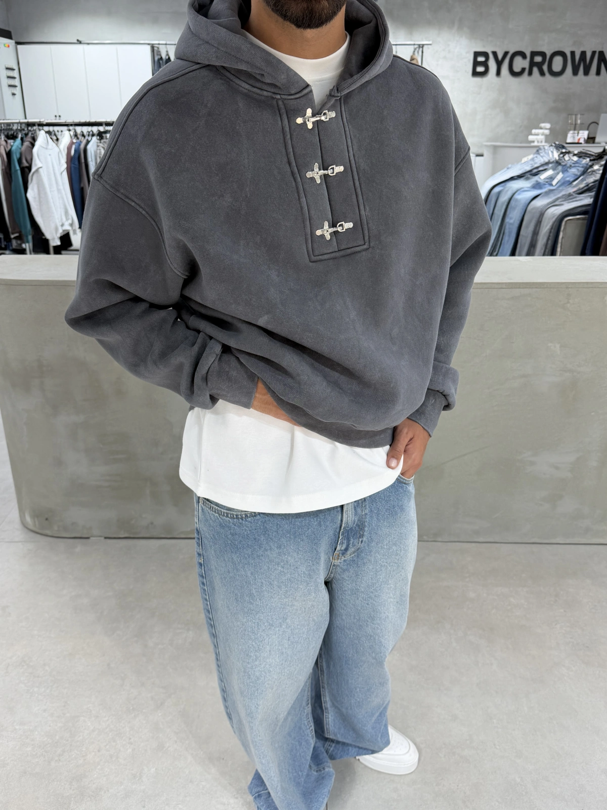Antrasit Yıkamalı Metal Tokalı Sweatshirt