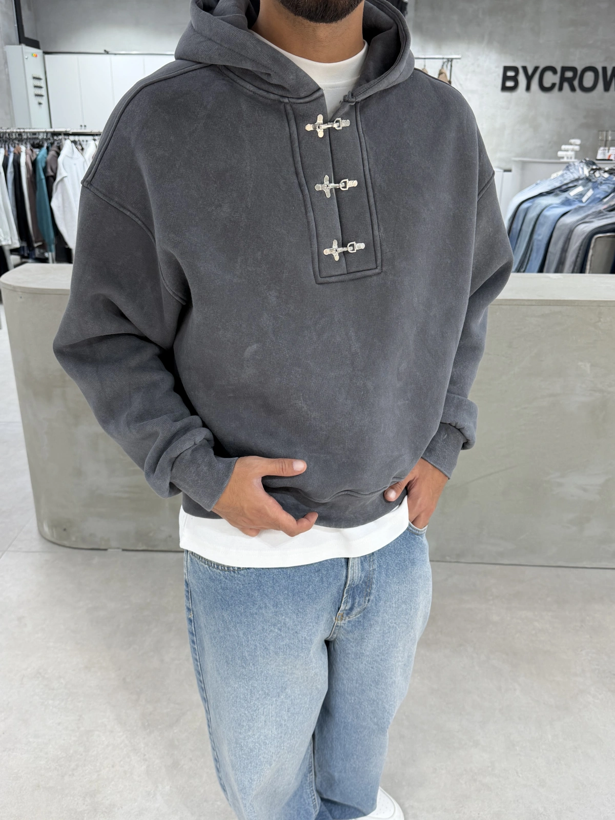 Antrasit Yıkamalı Metal Tokalı Sweatshirt
