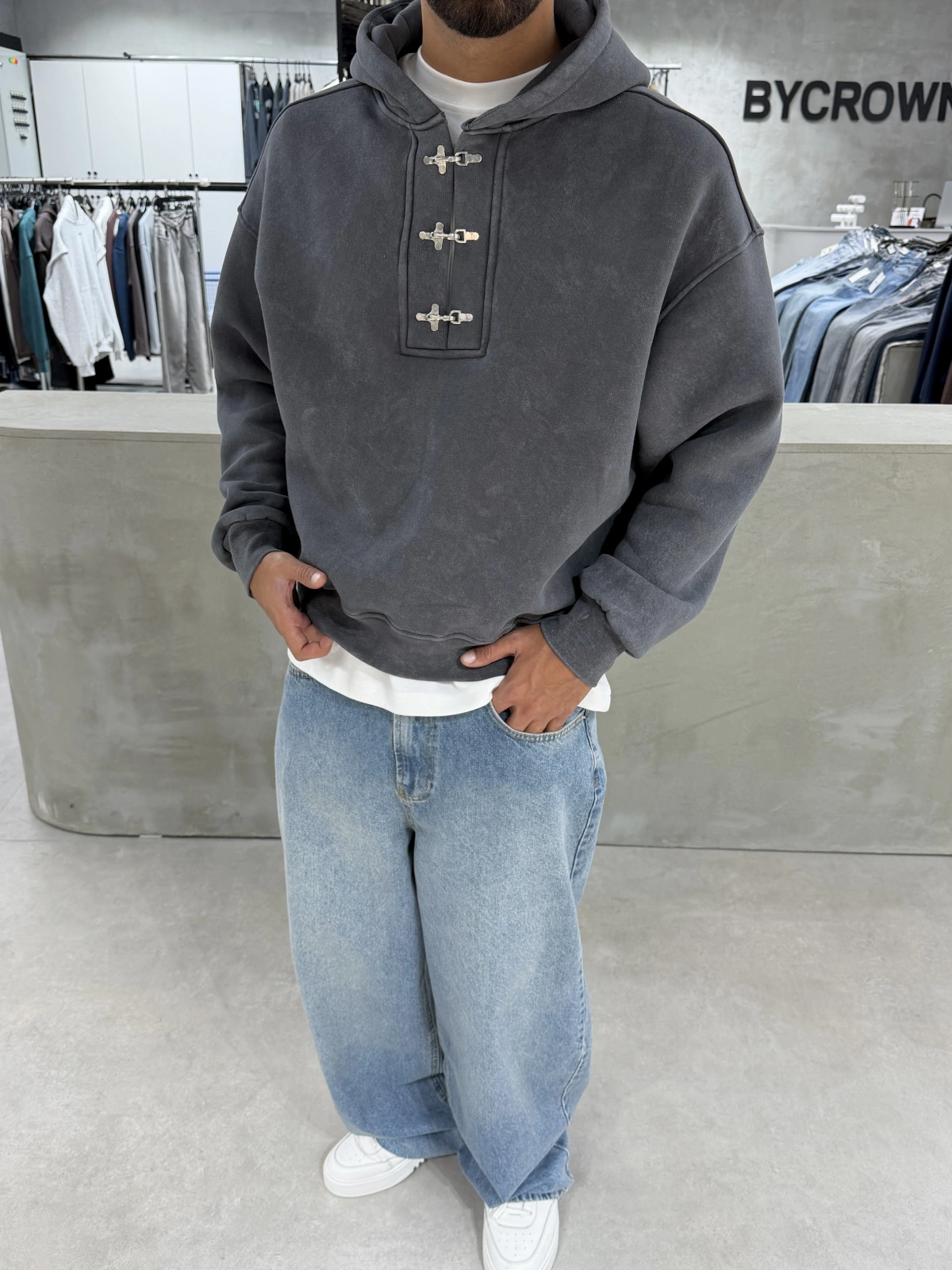Antrasit Yıkamalı Metal Tokalı Sweatshirt