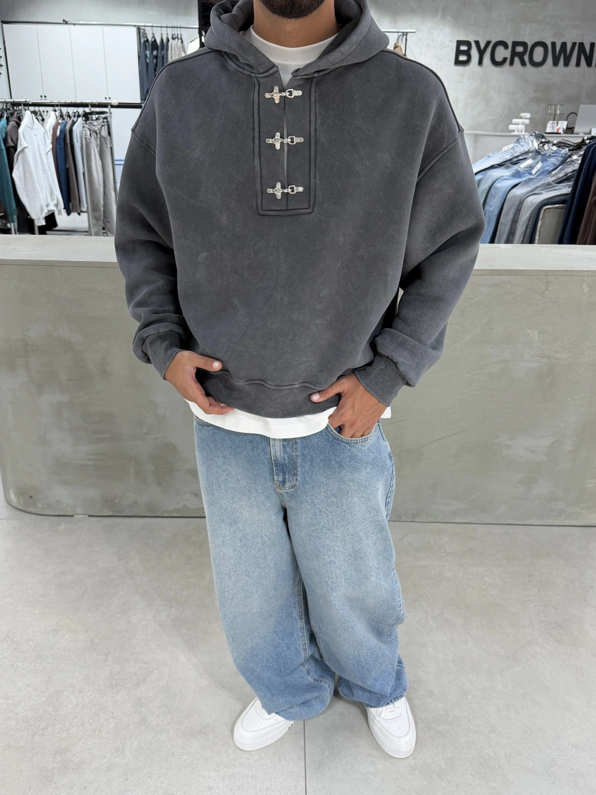 Antrasit Yıkamalı Metal Tokalı Sweatshirt