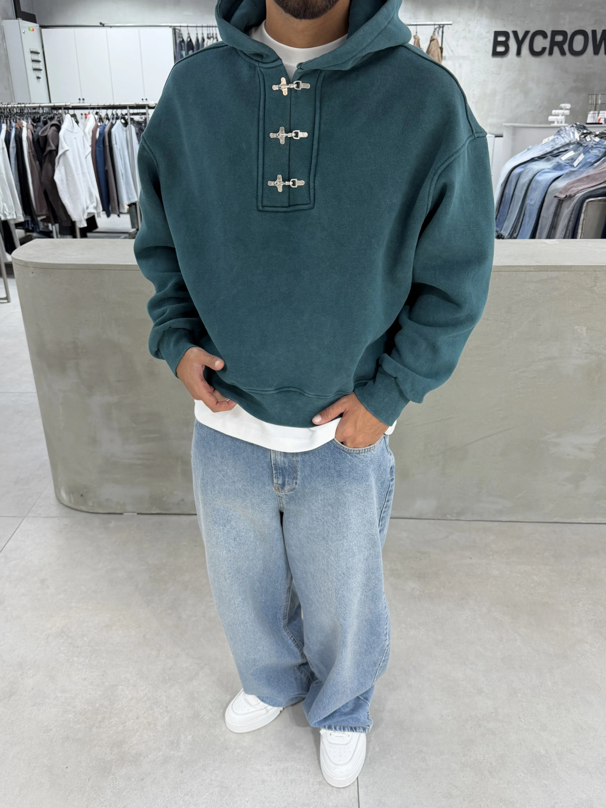 Yeşil Yıkamalı Metal Tokalı Sweatshirt