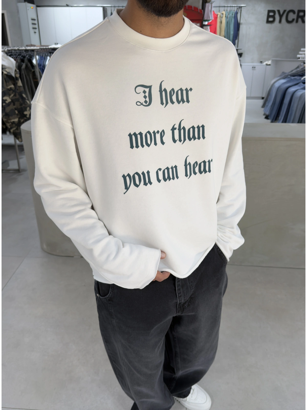 Beyaz Yıkamalı Hear Oversize Sweatshirt