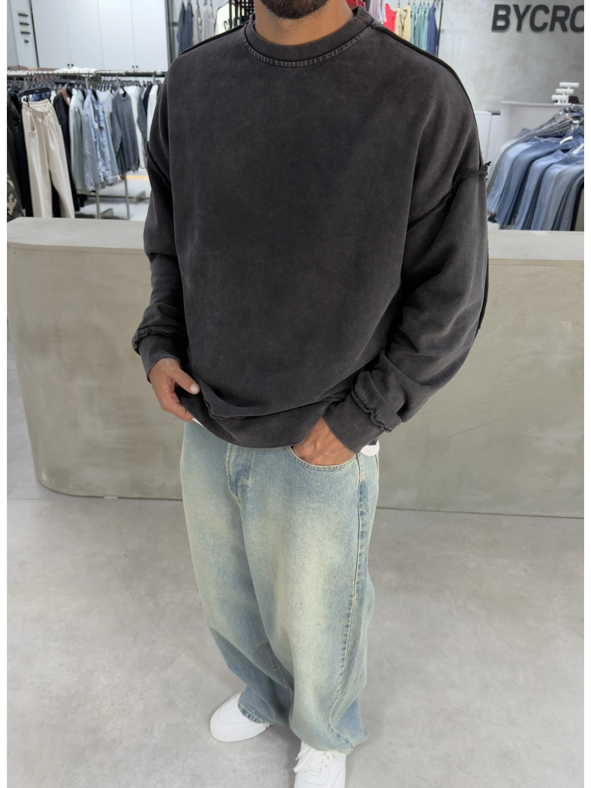 Siyah Yıkamalı Sırt Detay Oversize Sweat